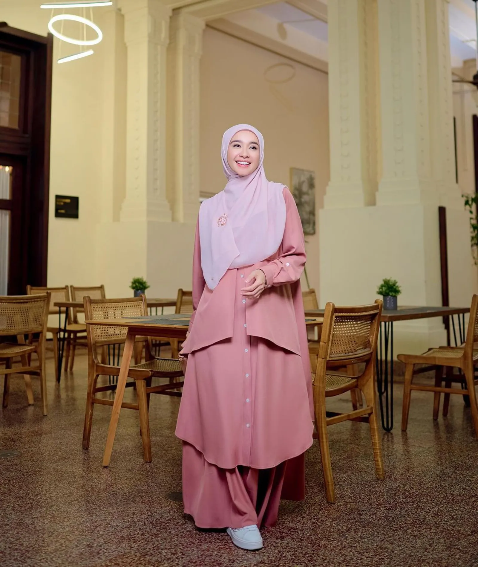 Referensi Outfit Bukber Pakai Dress Panjang