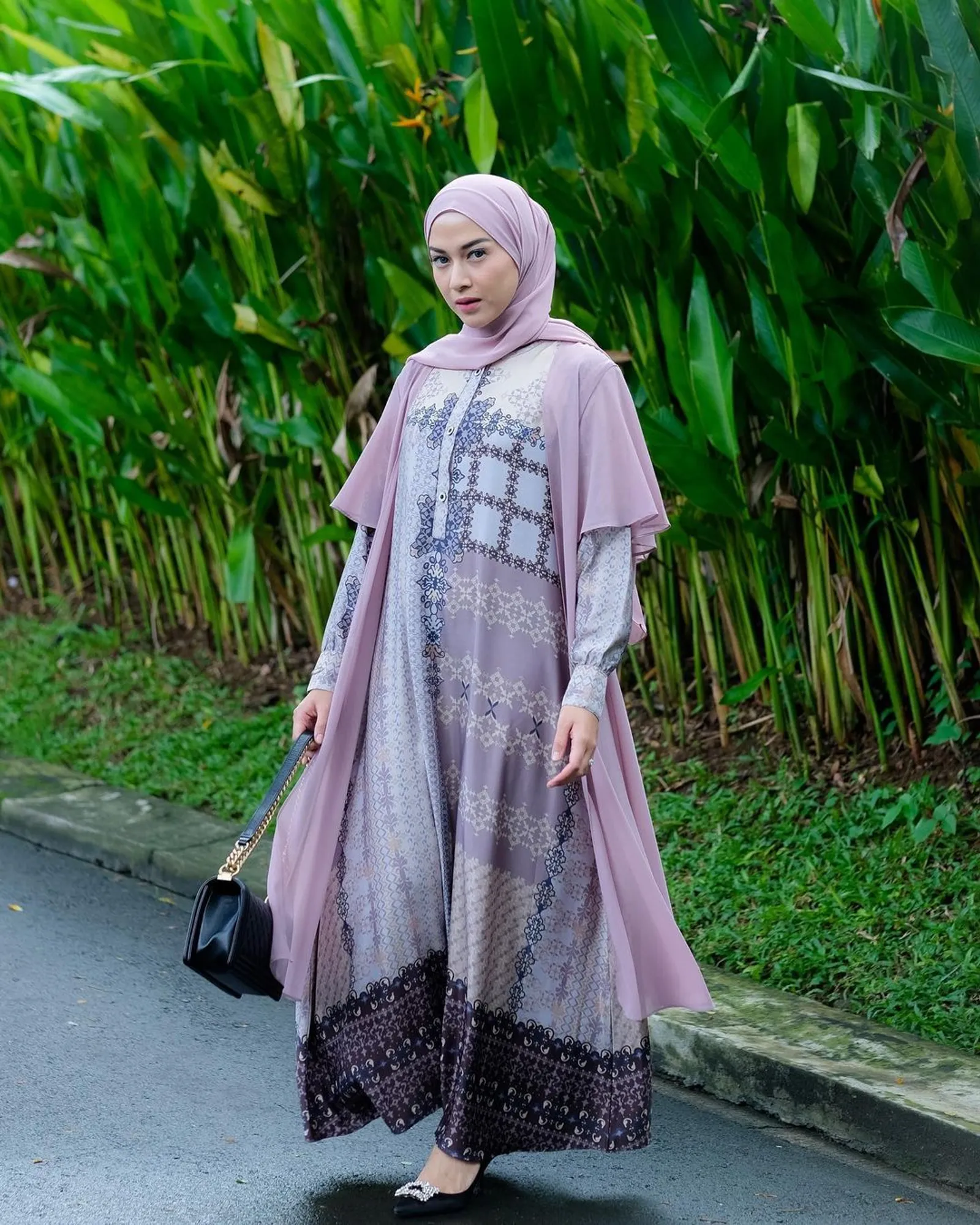 Referensi Outfit Bukber Pakai Dress Panjang