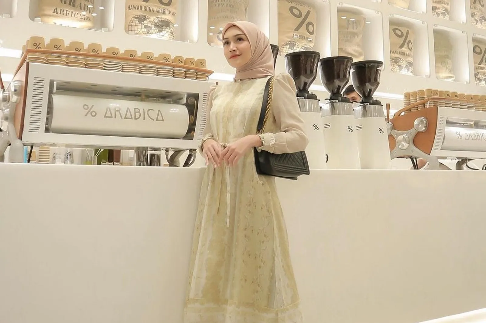 Referensi Outfit Bukber Pakai Dress Panjang