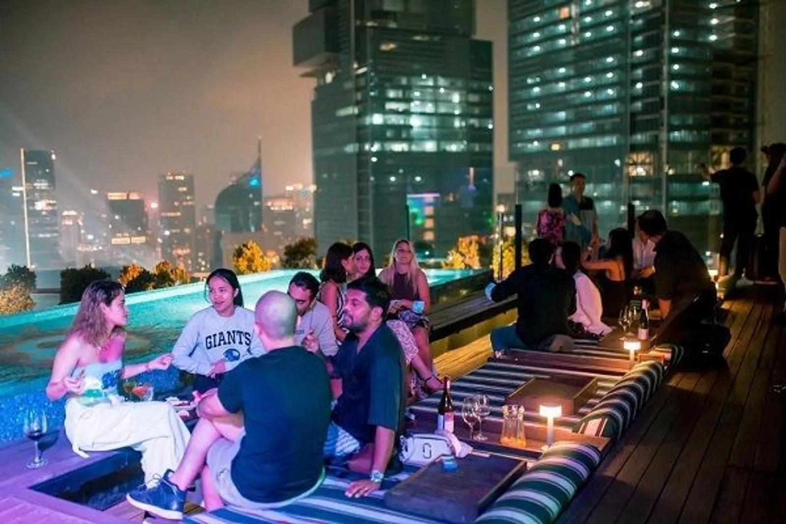 7 Rekomendasi Café Rooptop di Jakarta dengan View yang Menarik