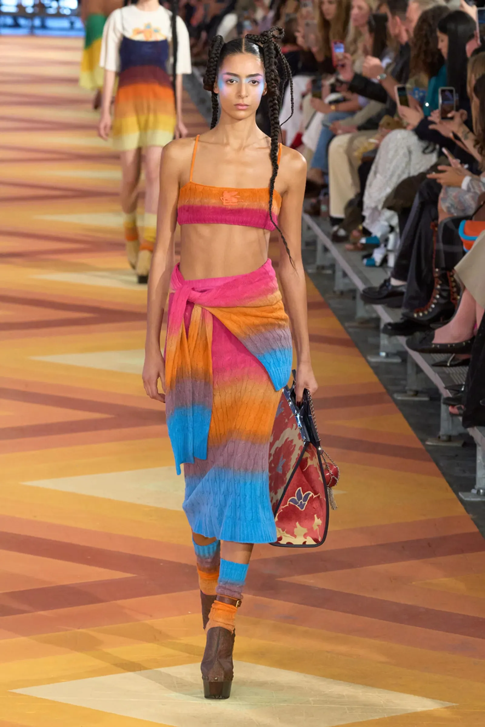 Tren Warna Sunset di Runway Spring/Summer 2023