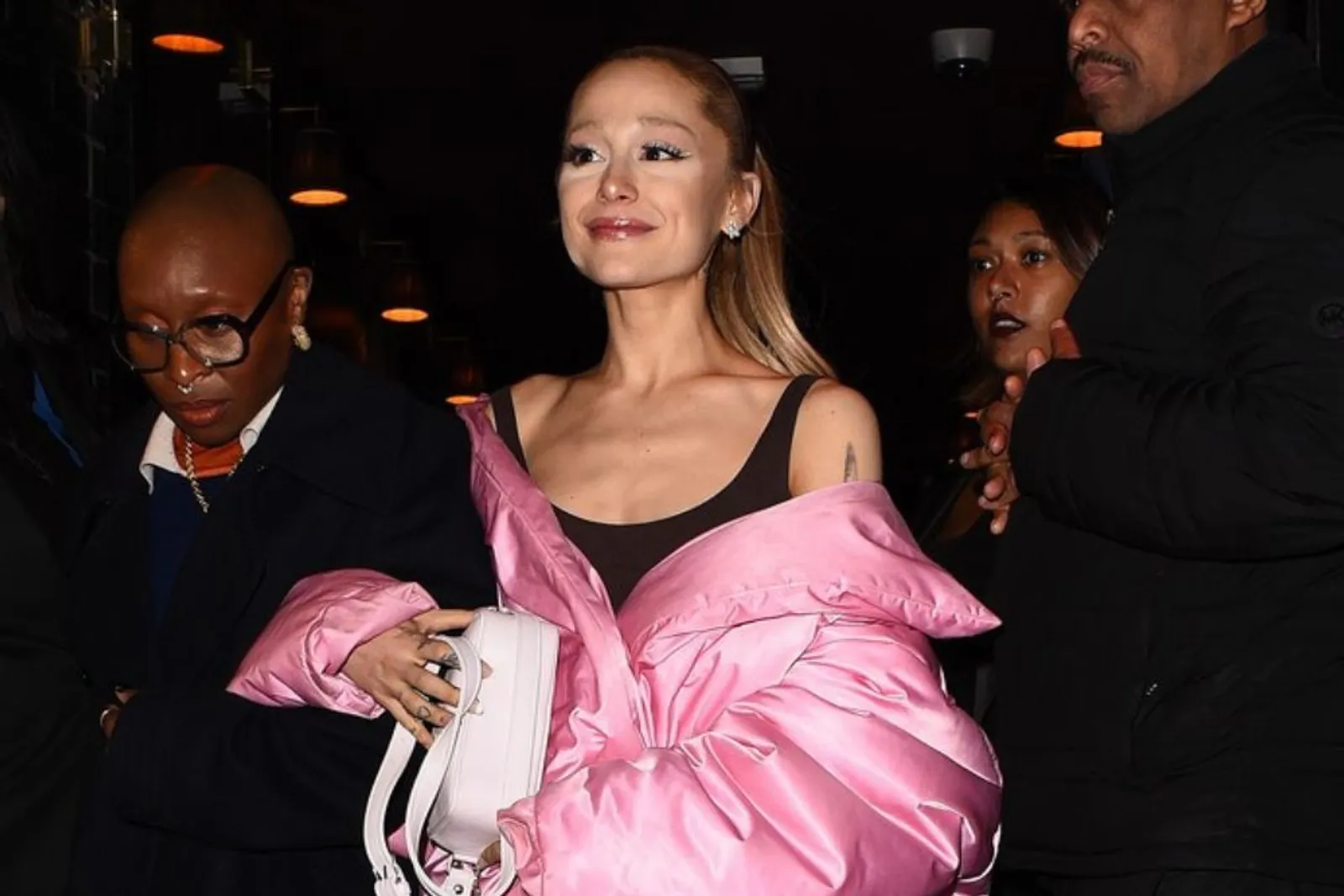 Penampilan Ariana Grande & Artis Hollywood yang Dianggap Terlalu Kurus