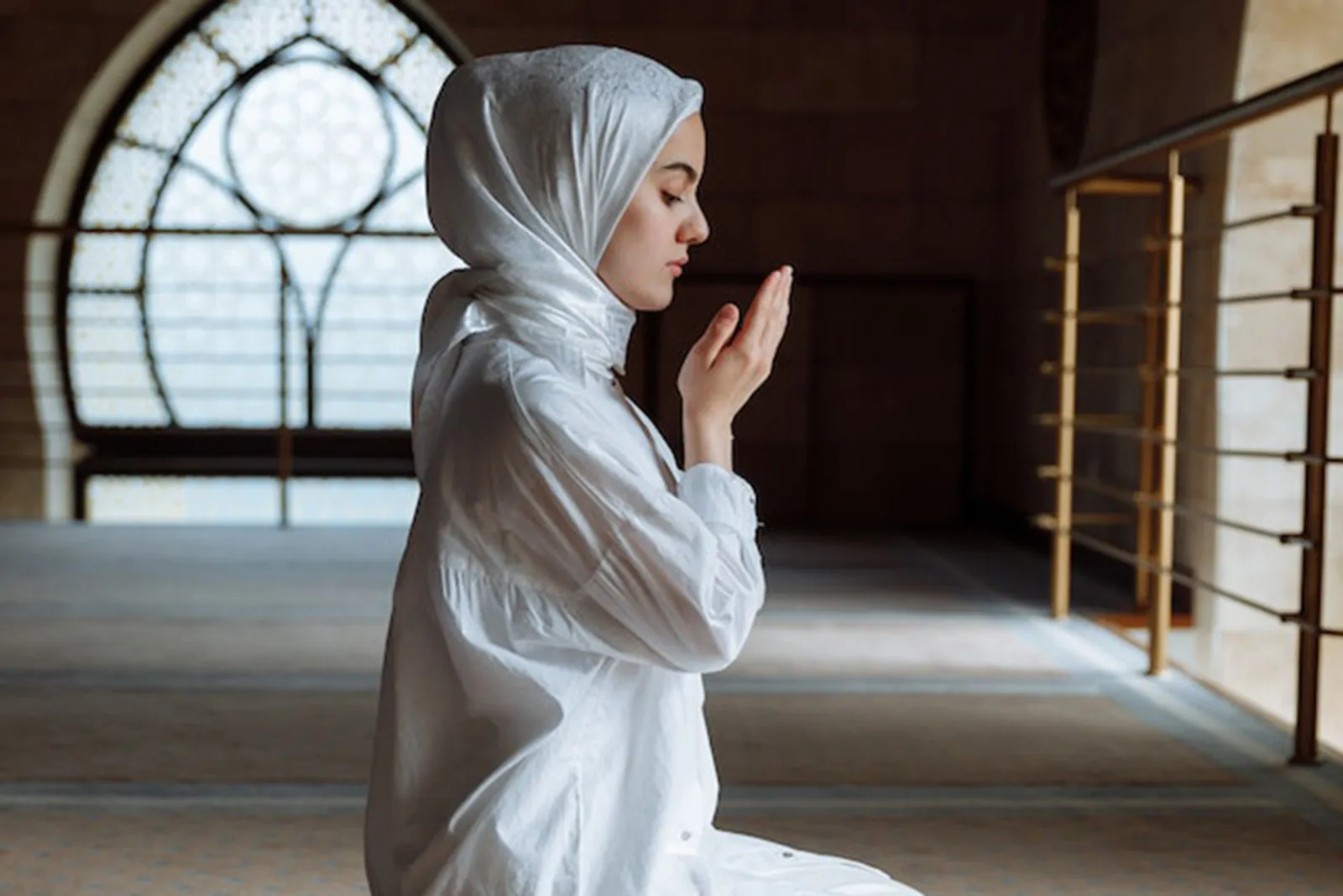 Bacaan Sholat 5 Waktu dengan Doa, Niat, dan Tata Cara Lengkap
