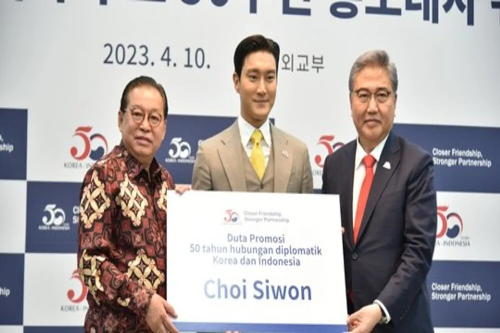Selamat! Choi Siwon Resmi Menjadi Duta Persahabatan Korsel-Indonesia