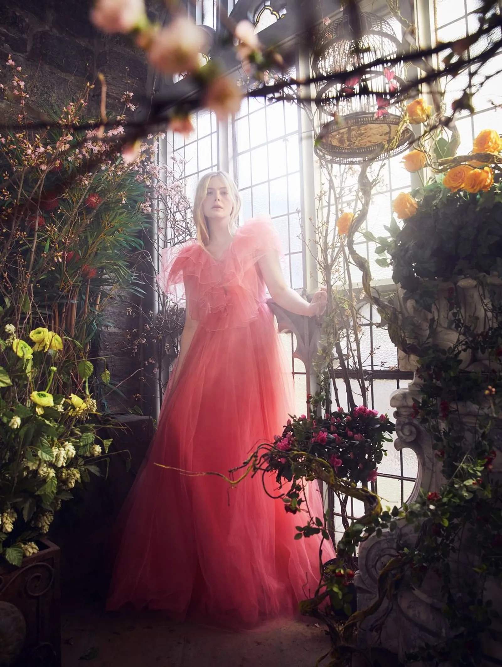 Penampilan Elle Fanning di Photoshoot Bernuansa Fairytale