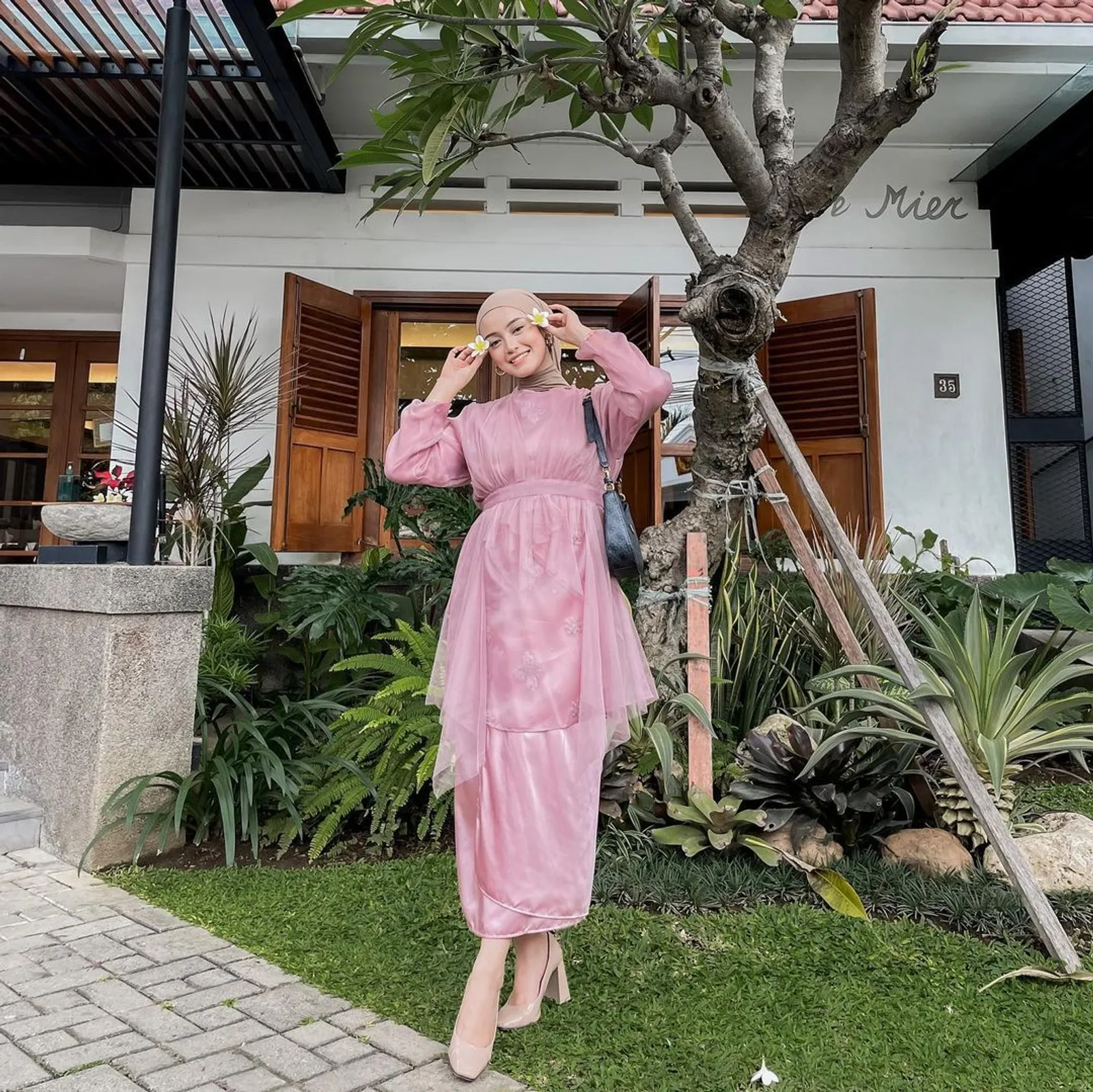 Inspirasi Dress Bernuansa Pink untuk Lebaran