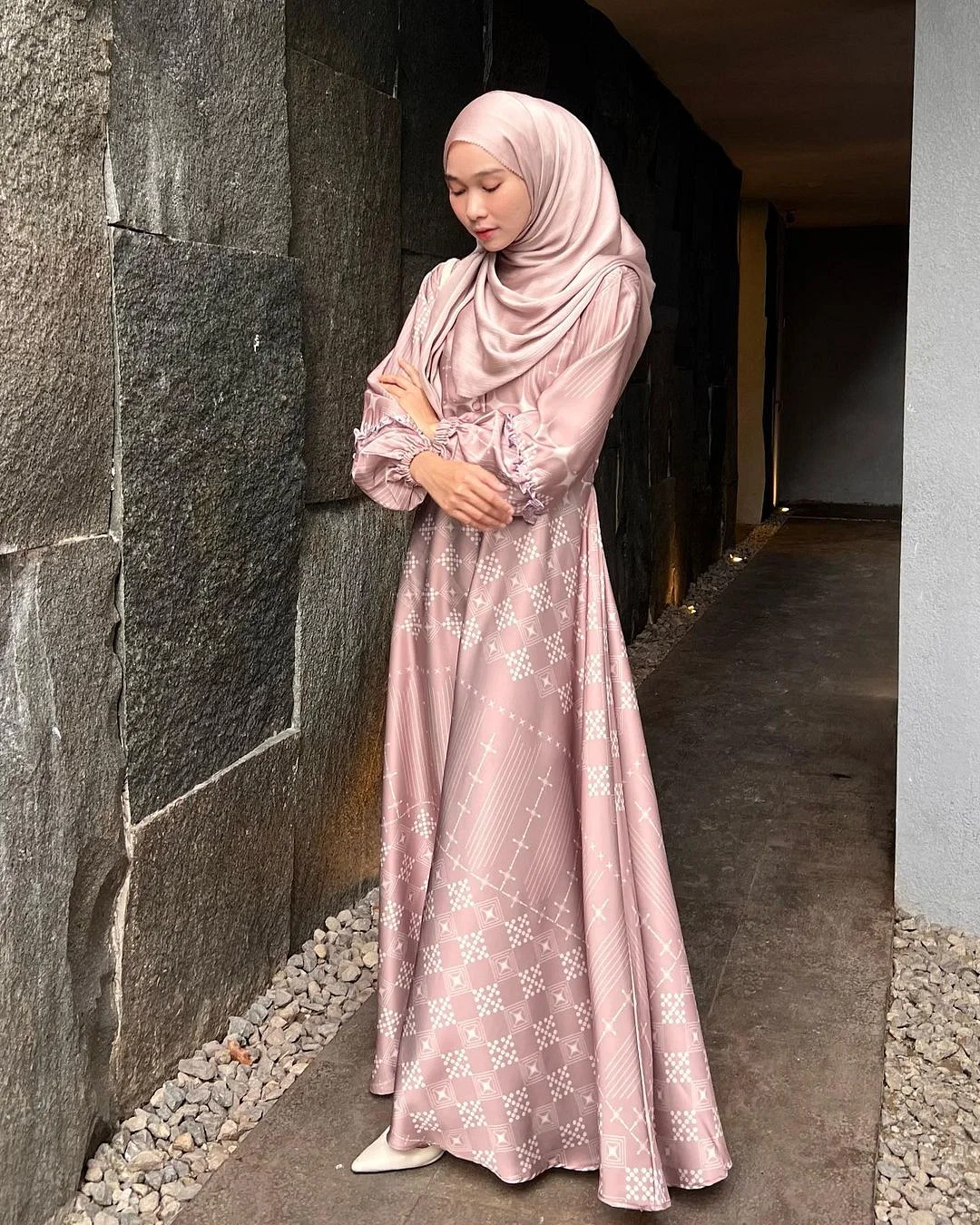 Inspirasi Dress Bernuansa Pink untuk Lebaran