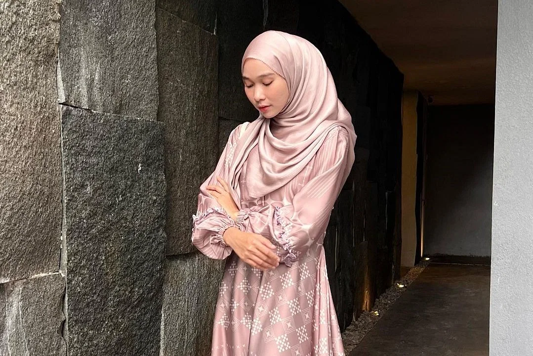 Inspirasi Dress Bernuansa Pink untuk Lebaran