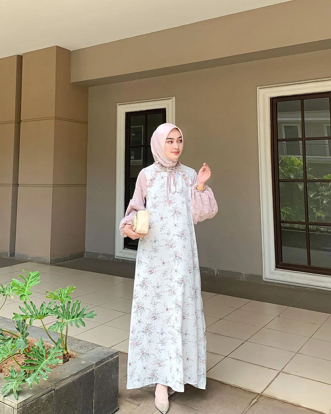 Inspirasi Dress Bernuansa Pink untuk Lebaran