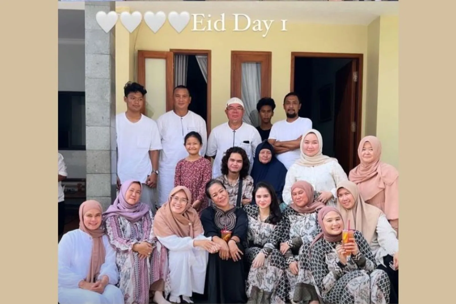 11 Potret Artis Indonesia Rayakan Lebaran Bareng Pacar, So Sweet!