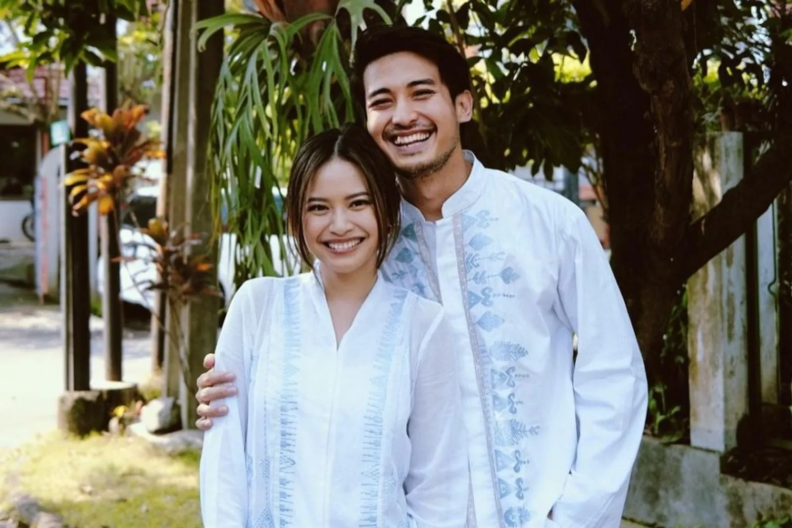 11 Potret Artis Indonesia Rayakan Lebaran Bareng Pacar, So Sweet!