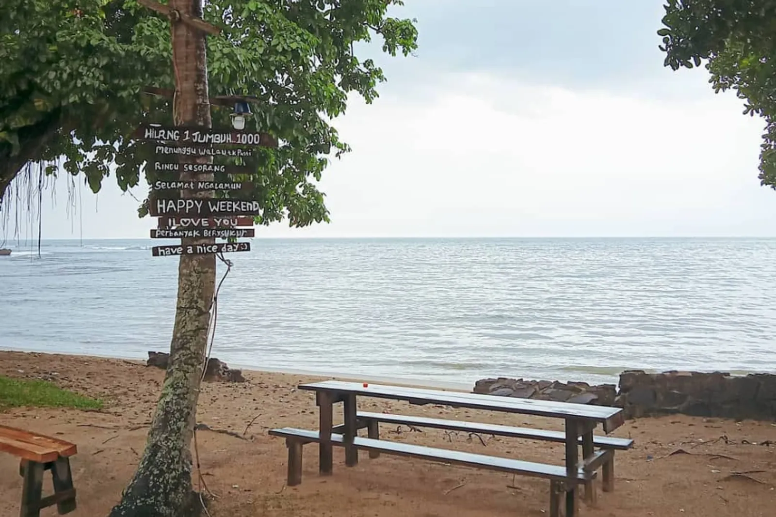 Pantai Carita: Lokasi, Rute, Harga Masuk, dan Daya Tariknya