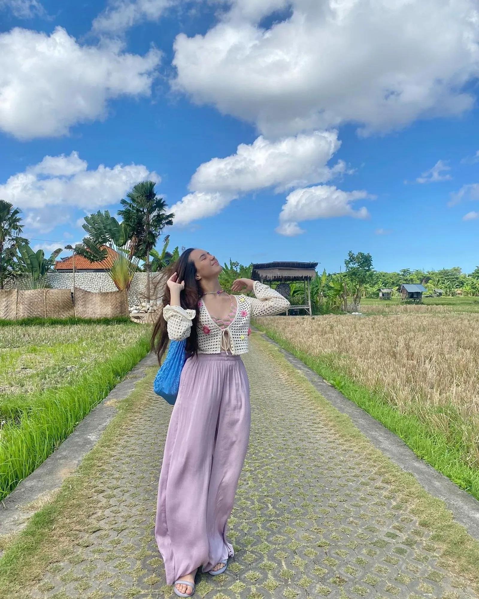 Inspirasi OOTD Liburan ke Bali a La Beby Tsabina