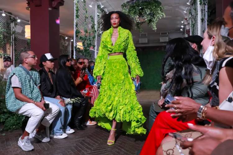Warna Pakaian Paling Populer Di Runway Tahun Ini