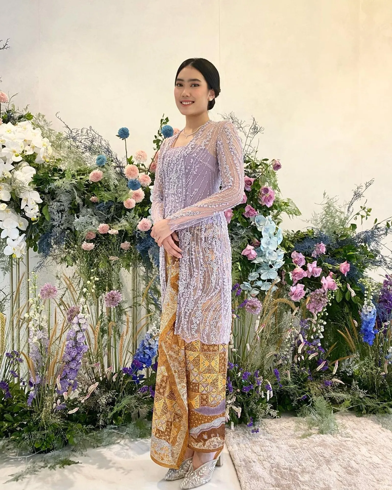 Ide Gaya Pakai Kebaya Kutubaru a La Artis Tanah Air