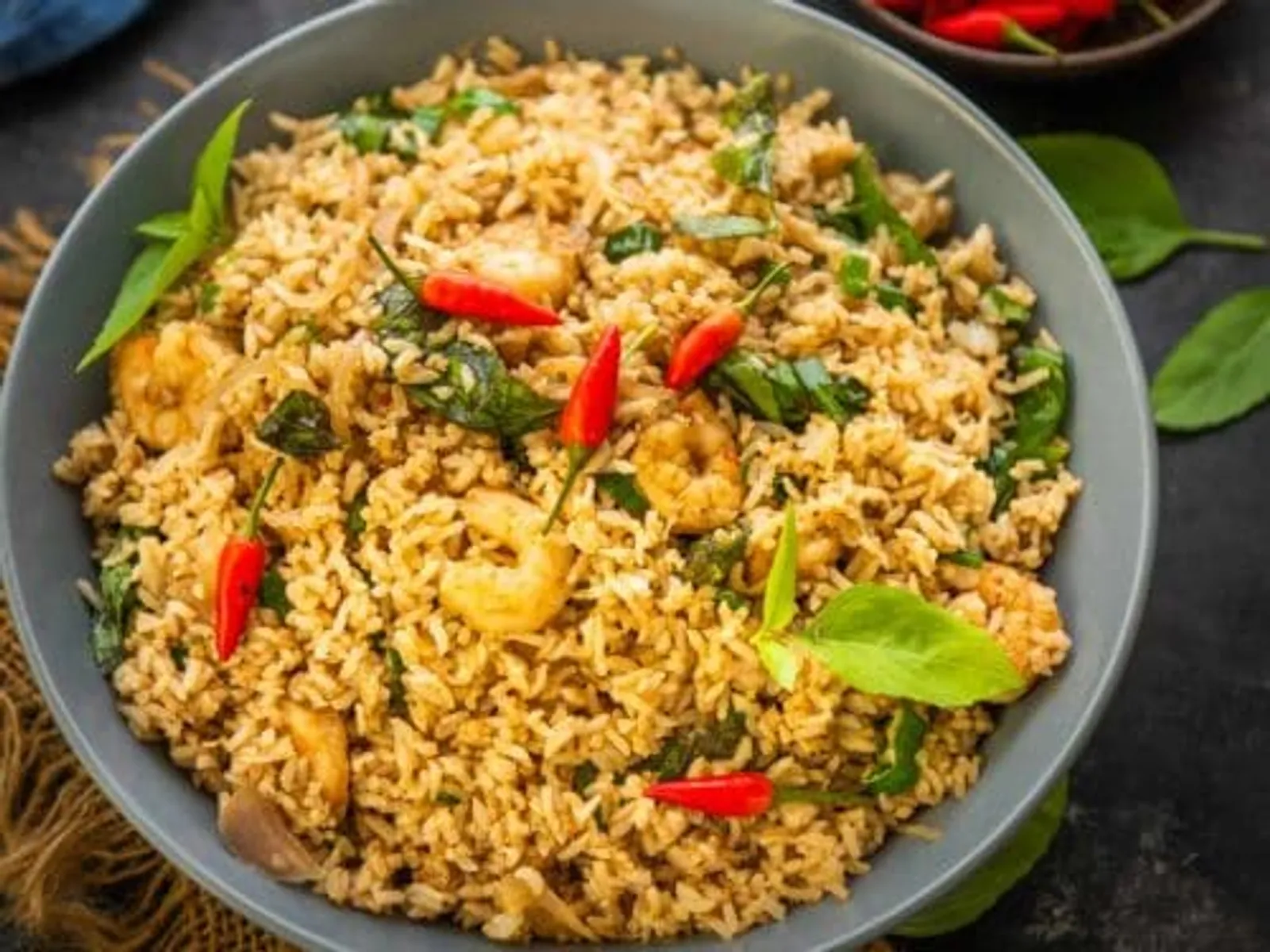 11 Rekomendasi Makanan Khas Thailand yang Nggak Boleh Dilewatkan