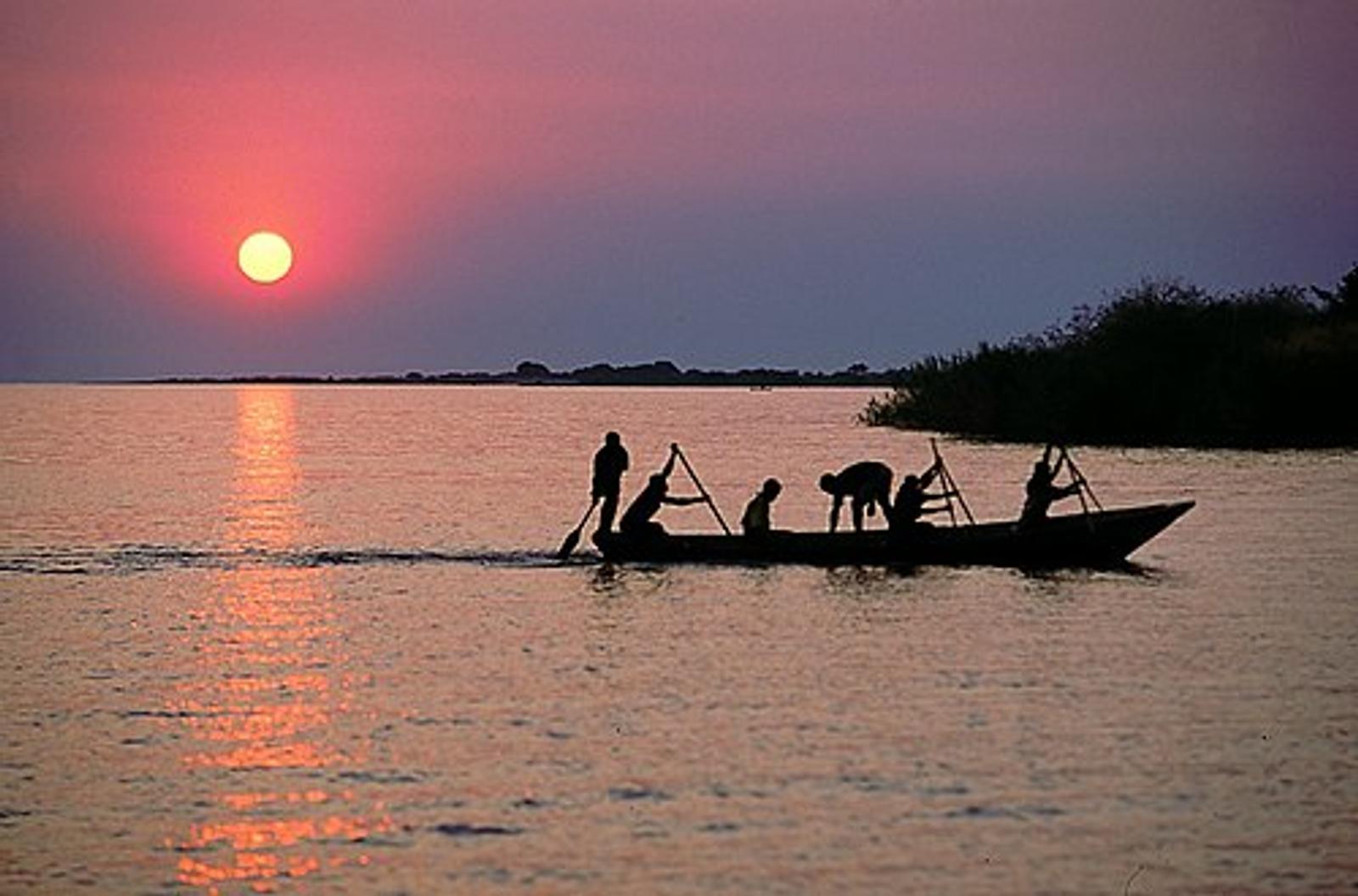 8 Daftar Danau Terdalam di Dunia, Berani Berenang di Sini?