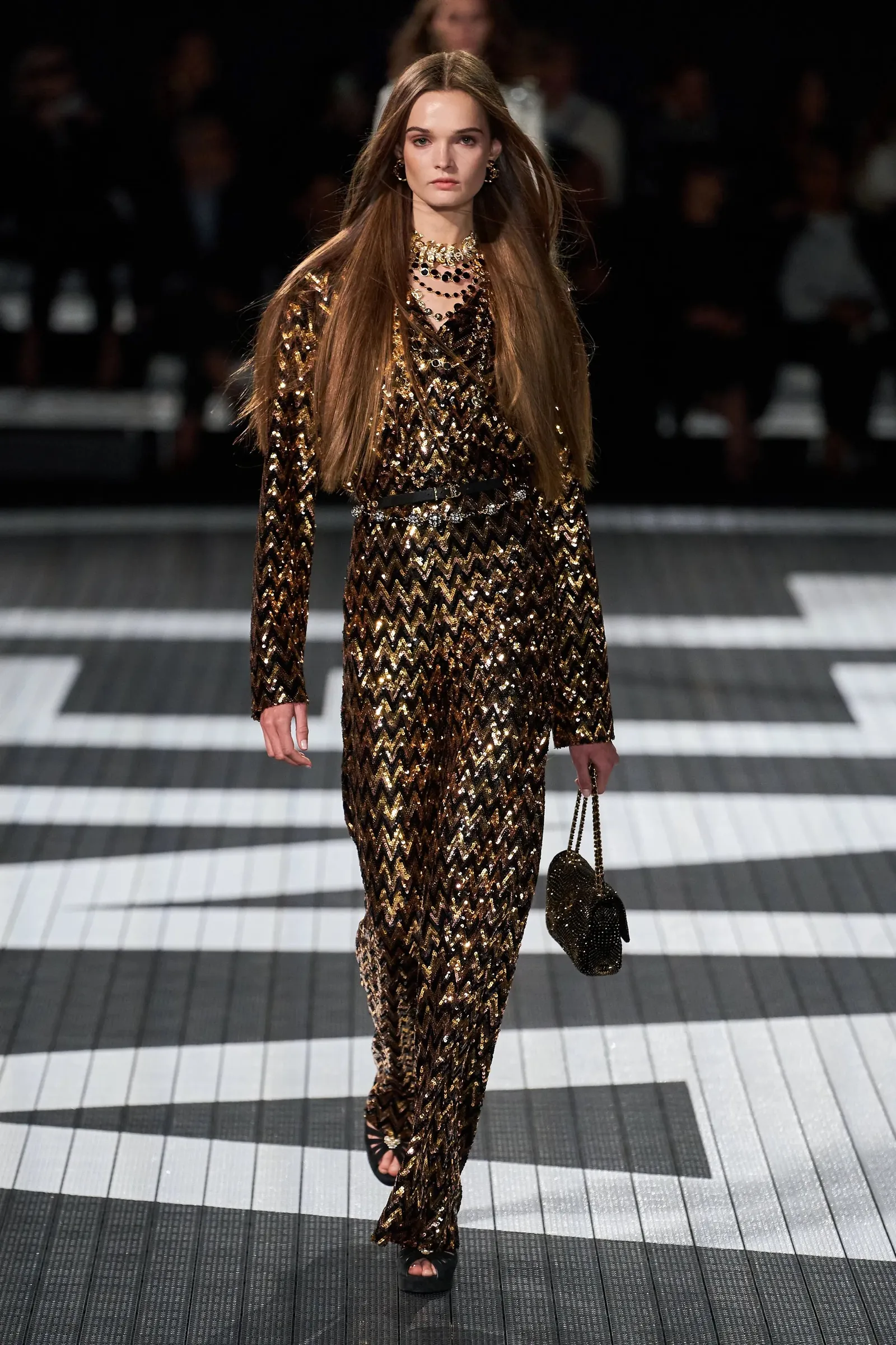 5 Hal Menarik di Fashion Show Chanel Cruise 2024