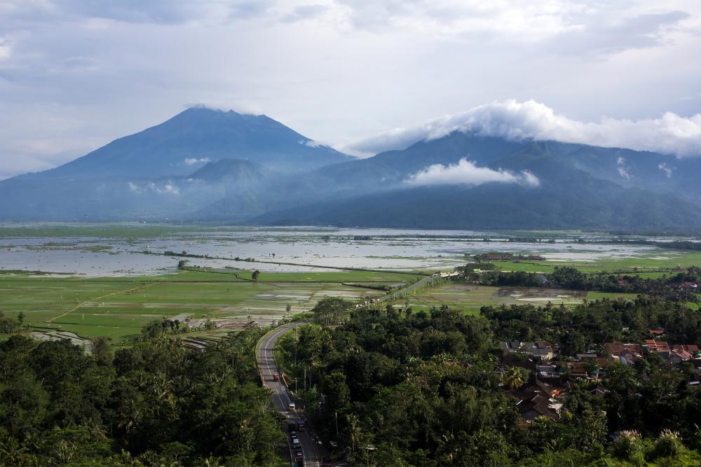 Gunung Telomoyo Magelang: Lokasi, Rute, dan Harga Tiket Masuk