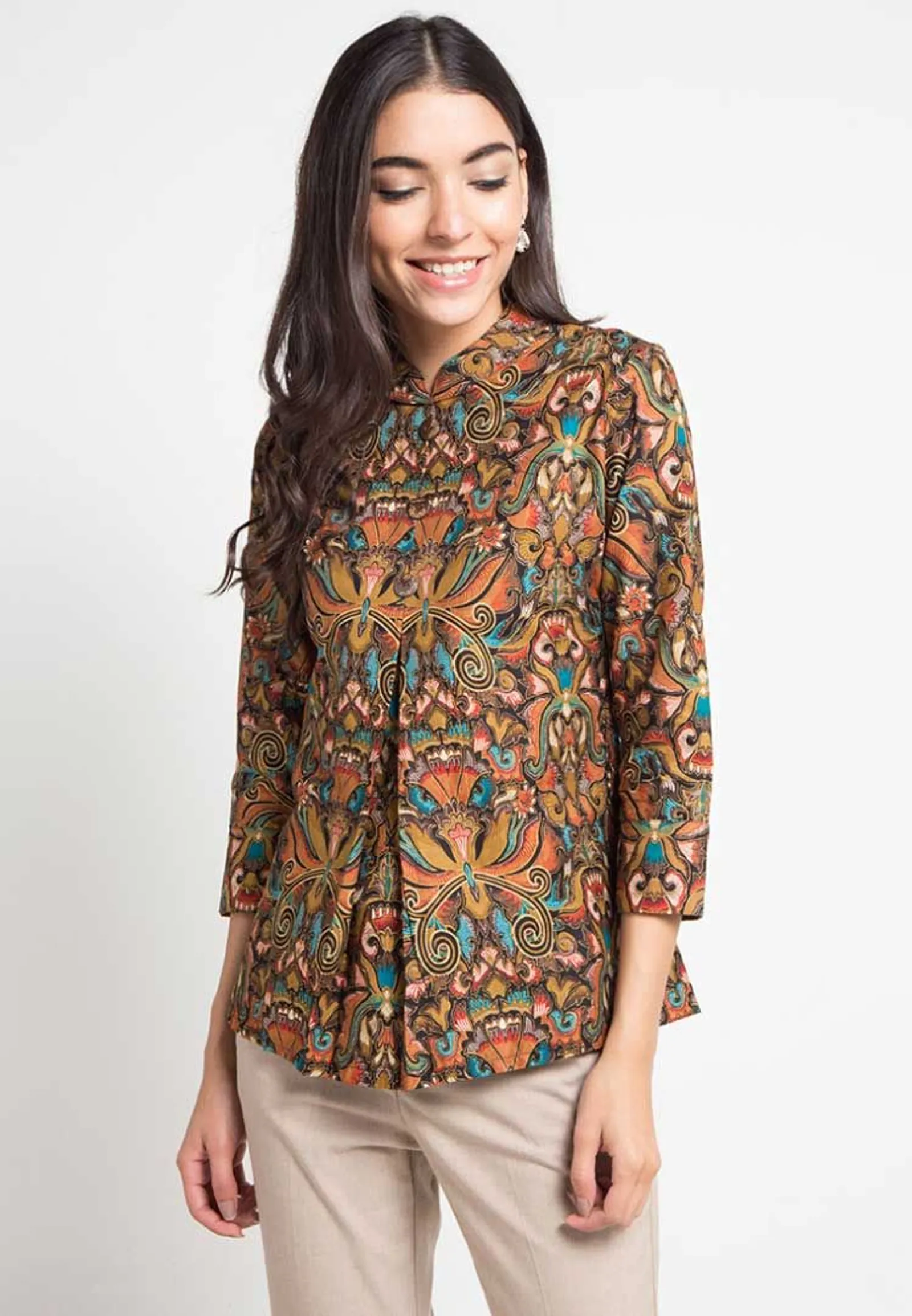 10 Model Baju Batik Elegan dan Mewah, Tampil Lebih Memukau!