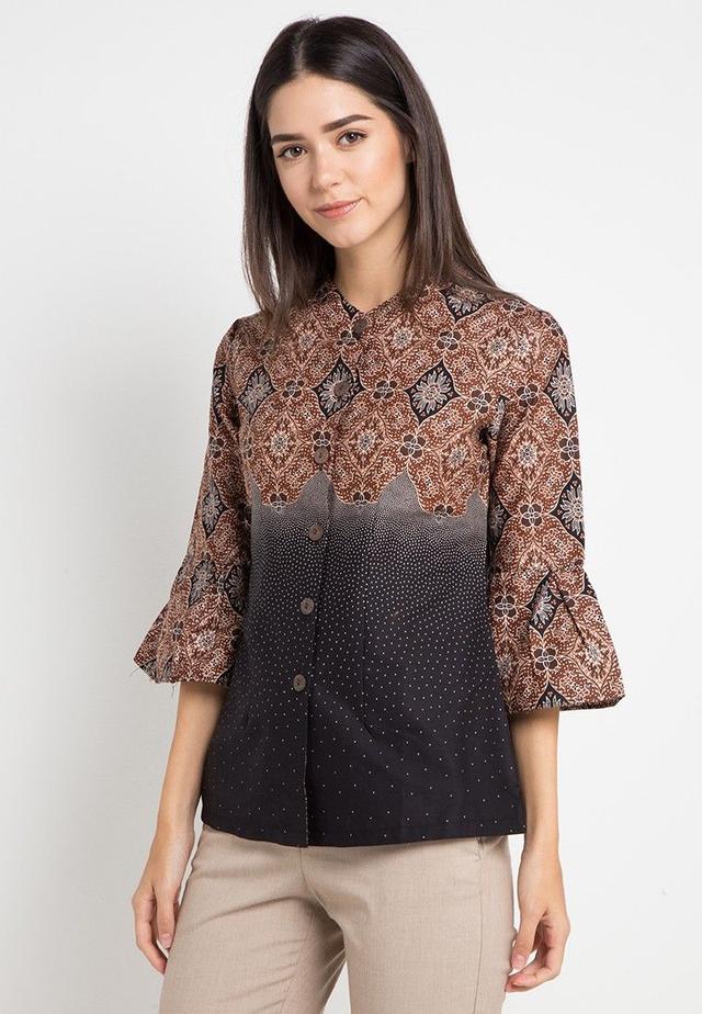 10 Model Baju Batik Elegan dan Mewah, Tampil Lebih Memukau!