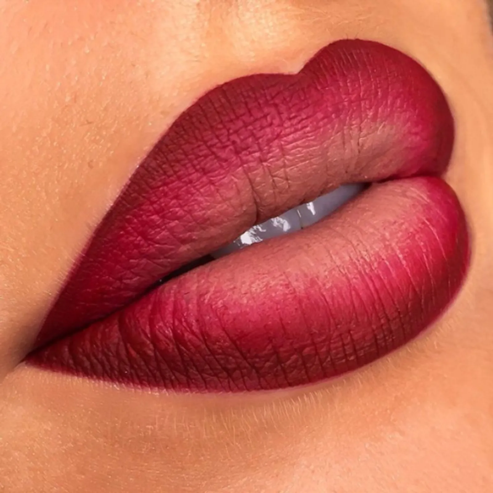 Bikin Bibir Lebih Berdimensi dengan Berbagai Gaya Ombre Lips Ini