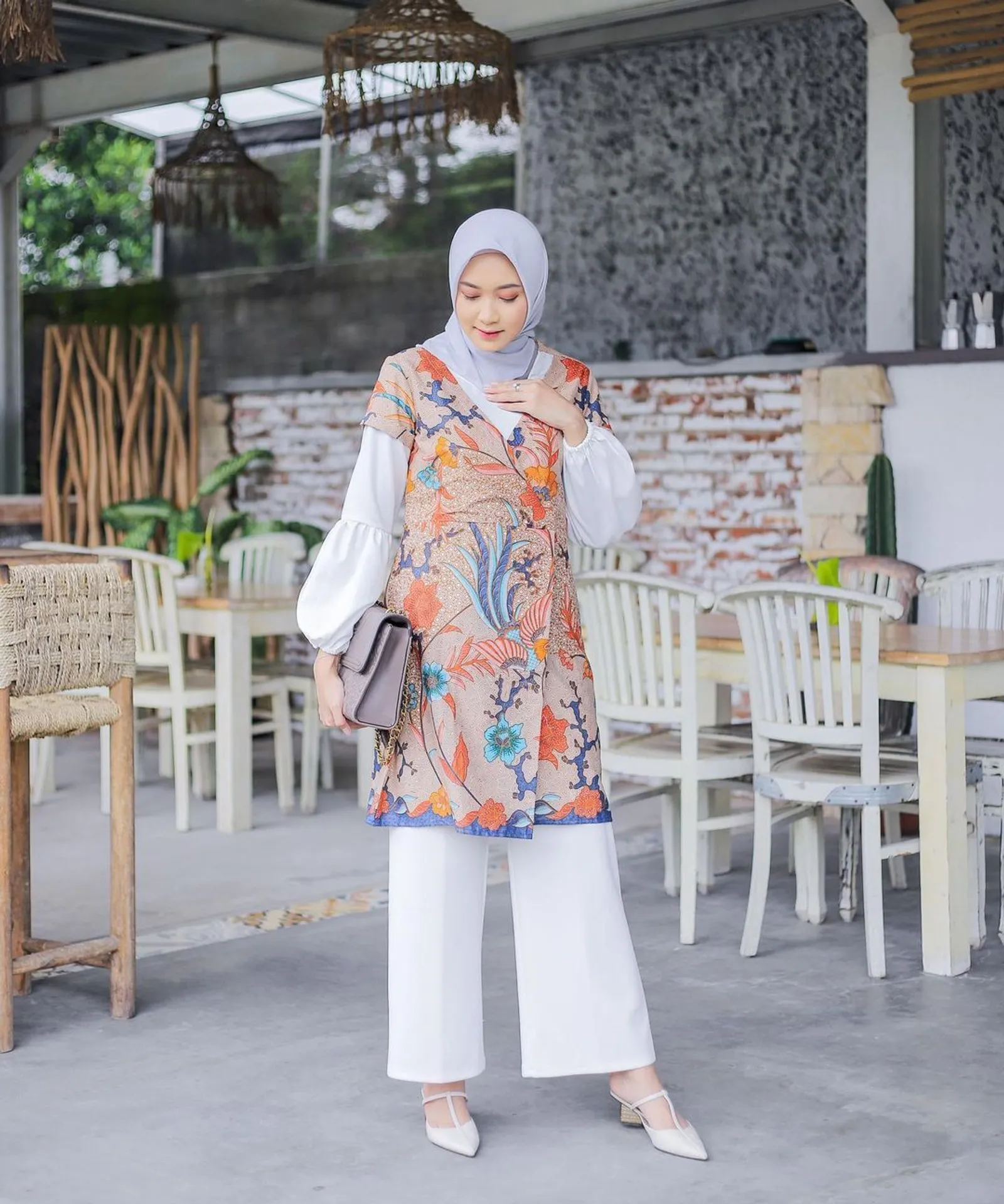 8 Model Tunik Batik Perempuan Terbaru, Modern dan Kekinian