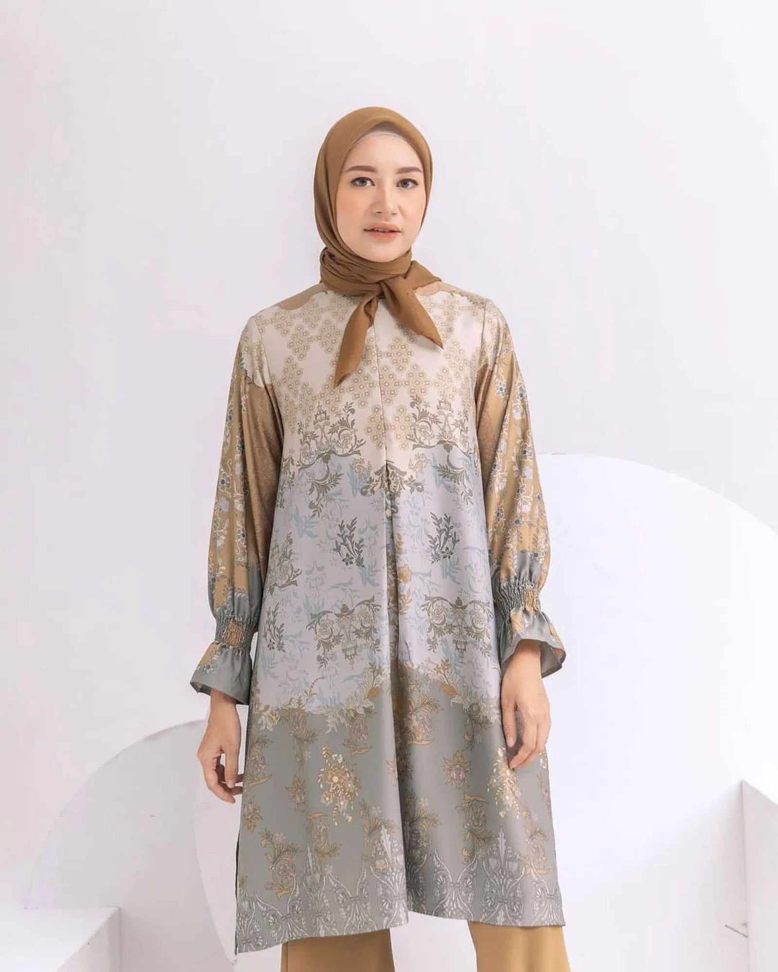 8 Model Tunik Batik Perempuan Terbaru, Modern dan Kekinian
