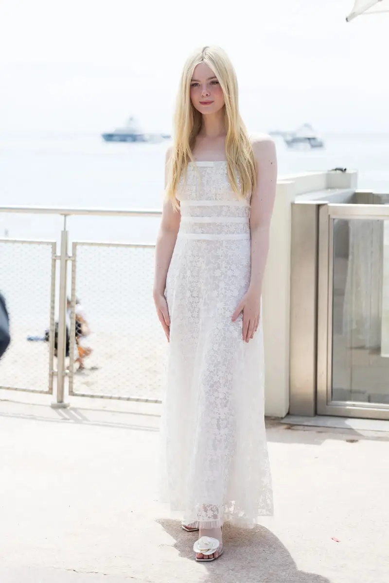 Deretan Gaya Elle Fanning Hadiri Cannes Film Festival 2023