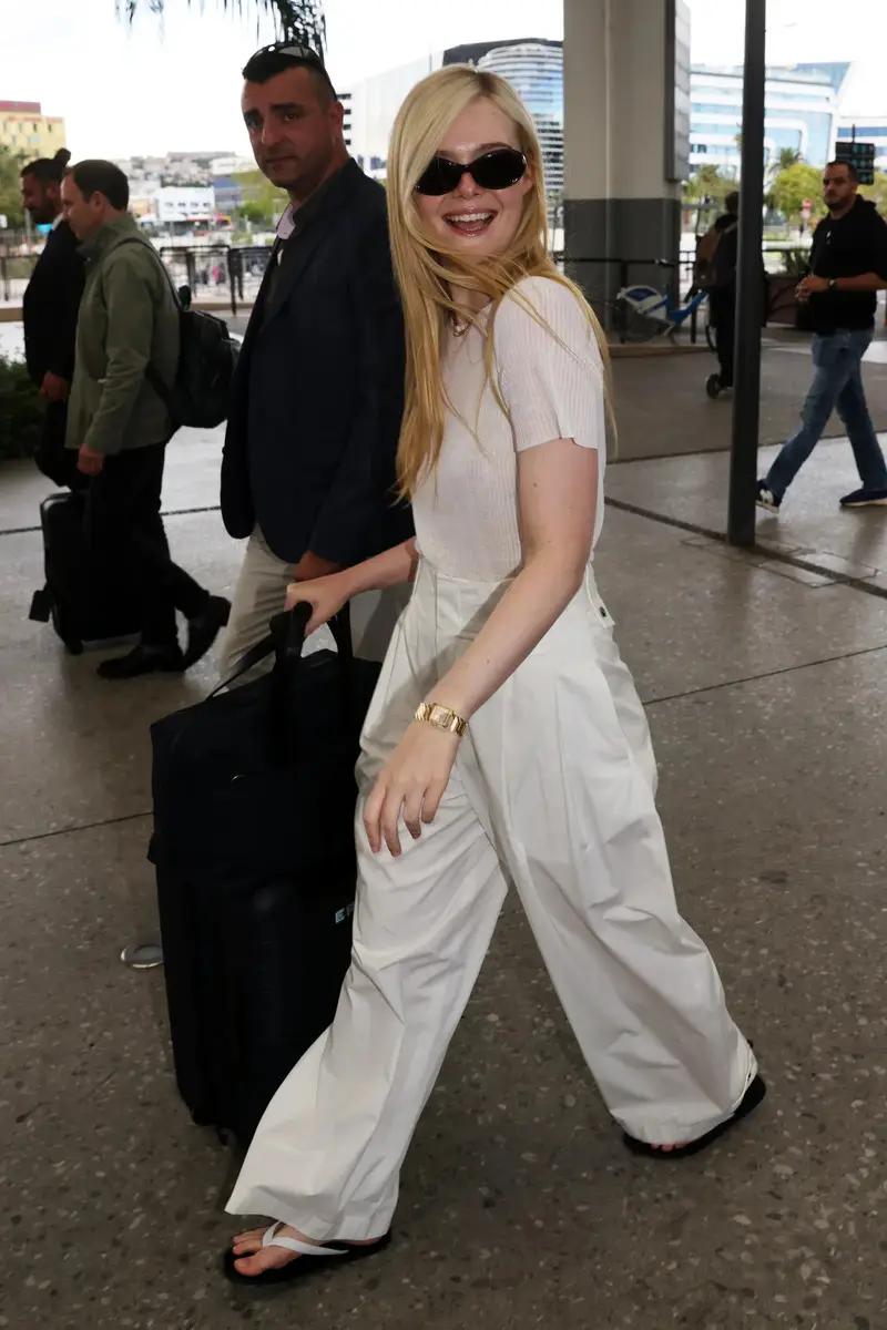 Deretan Gaya Elle Fanning Hadiri Cannes Film Festival 2023