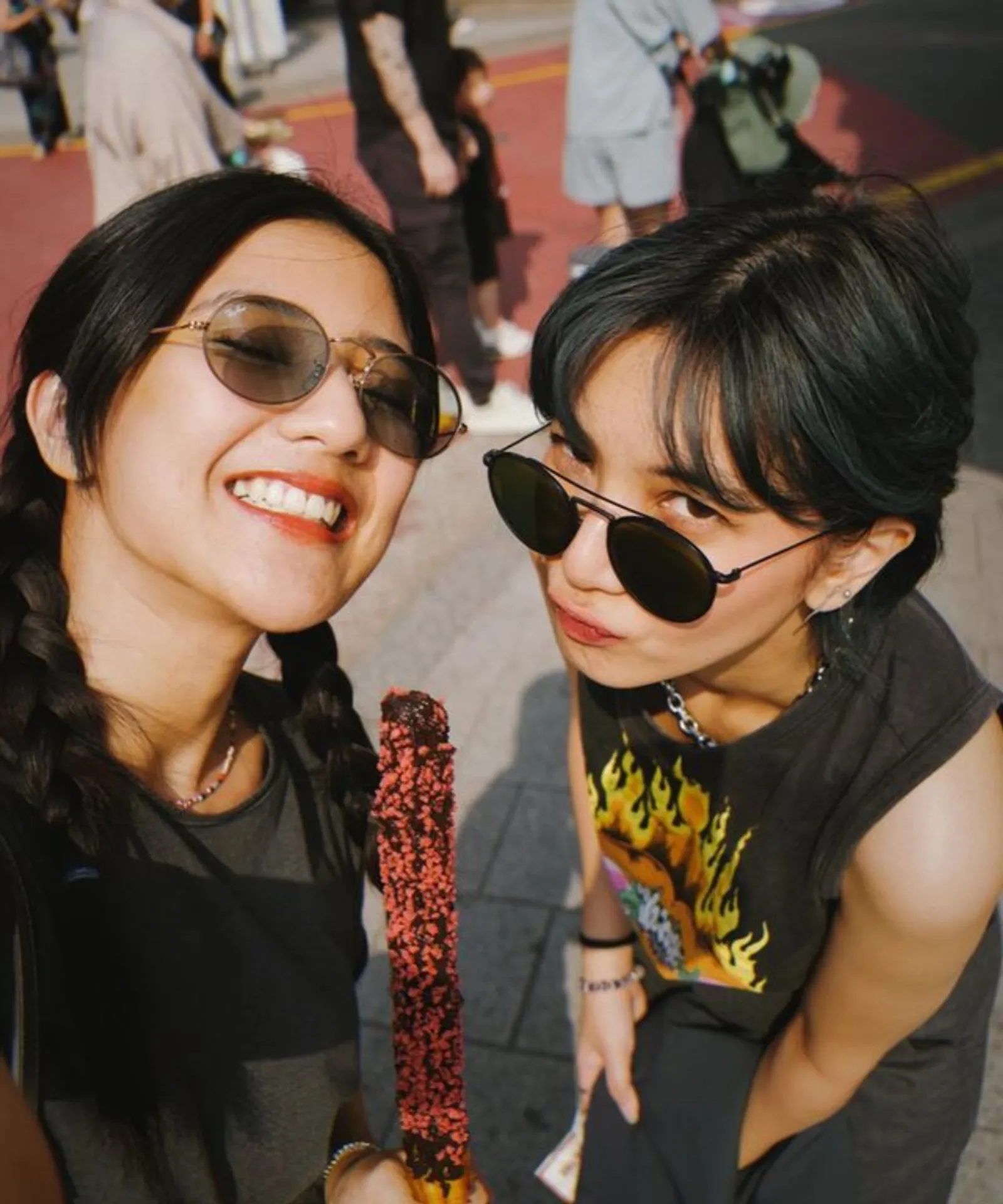 9 Potret Persahabatan Sheila Dara dan Fita Anggriani, Geng Duo Virgin