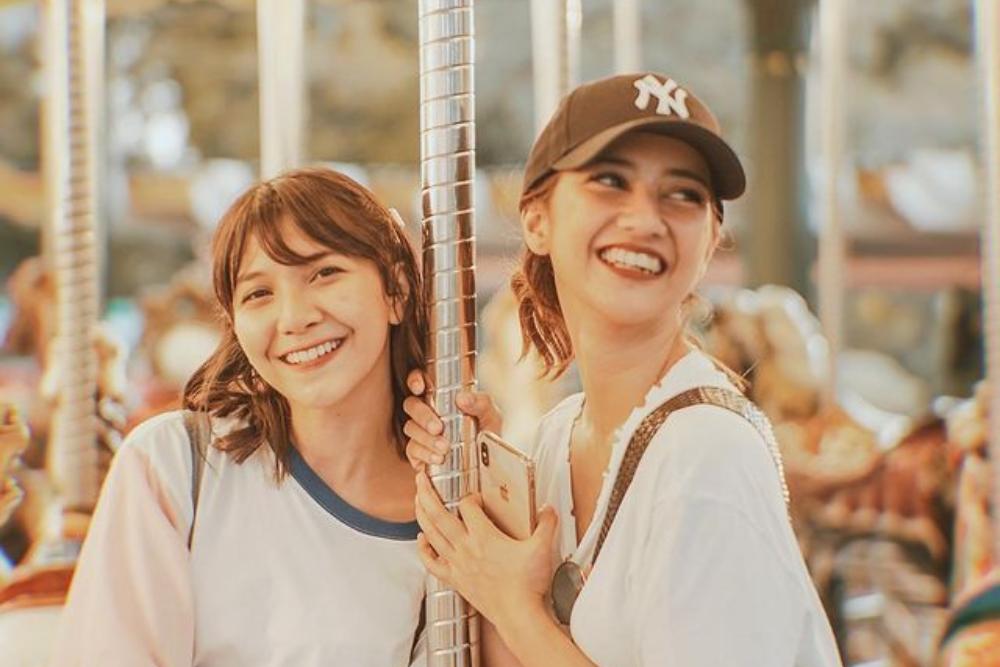 9 Potret Persahabatan Sheila Dara dan Fita Anggriani, Geng Duo Virgin