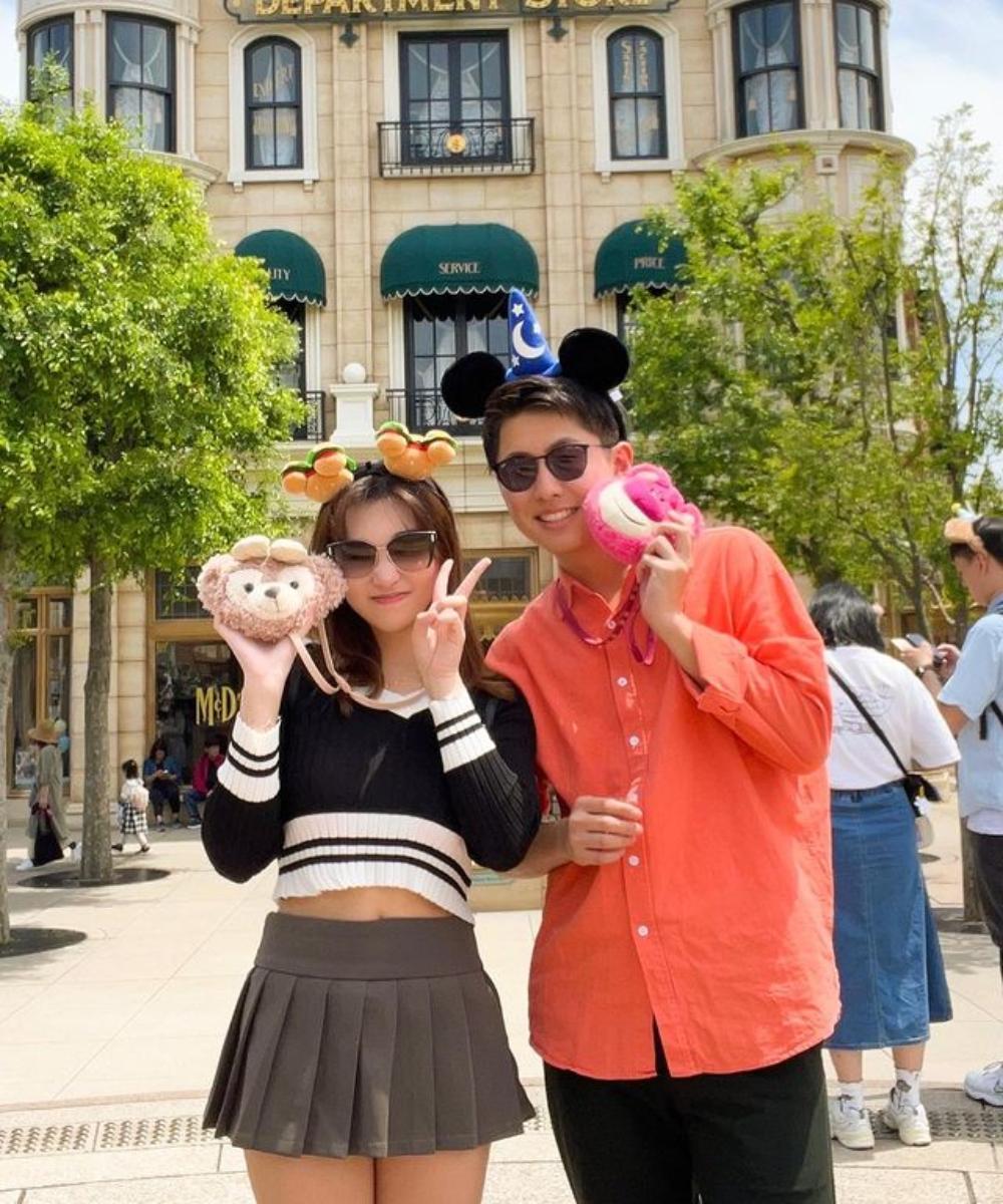 8 Potret Kedekatan Livy Renata & Tomo 'Waseda Boys', Didoakan Jadian!
