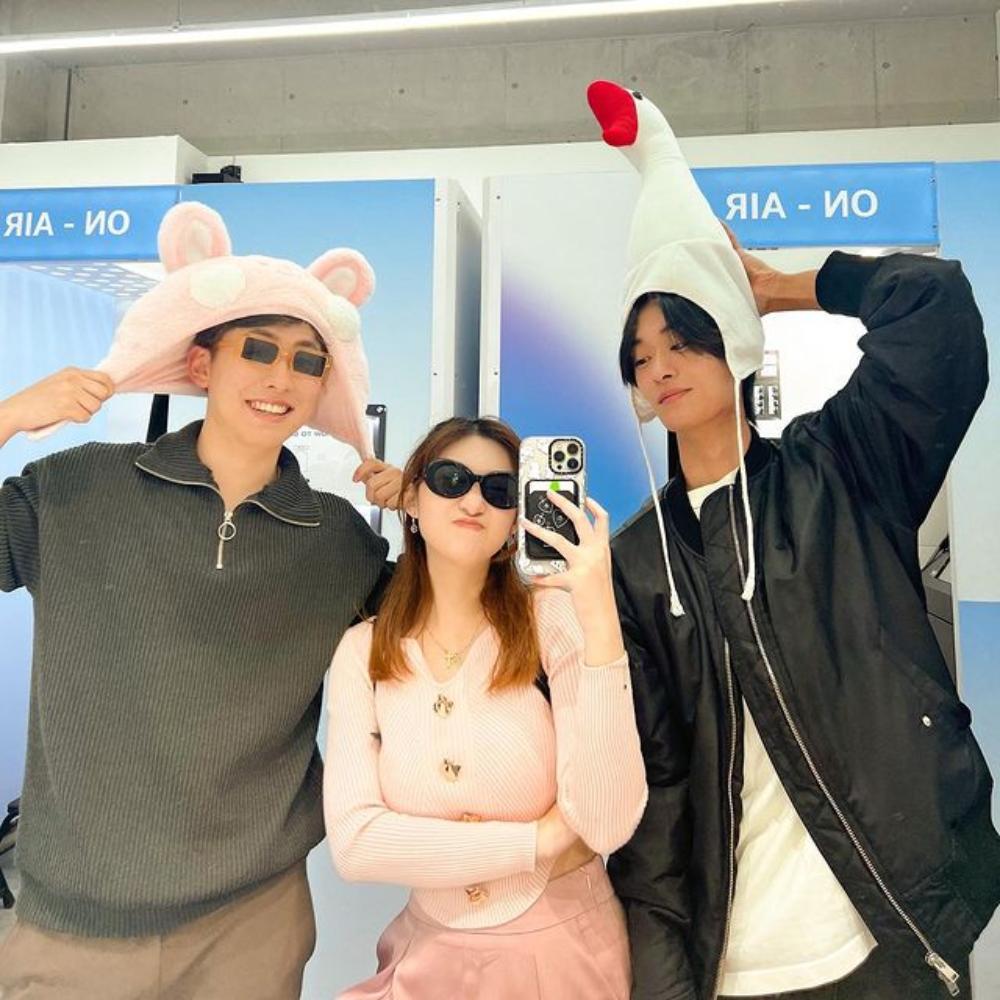 8 Potret Kedekatan Livy Renata & Tomo 'Waseda Boys', Didoakan Jadian!