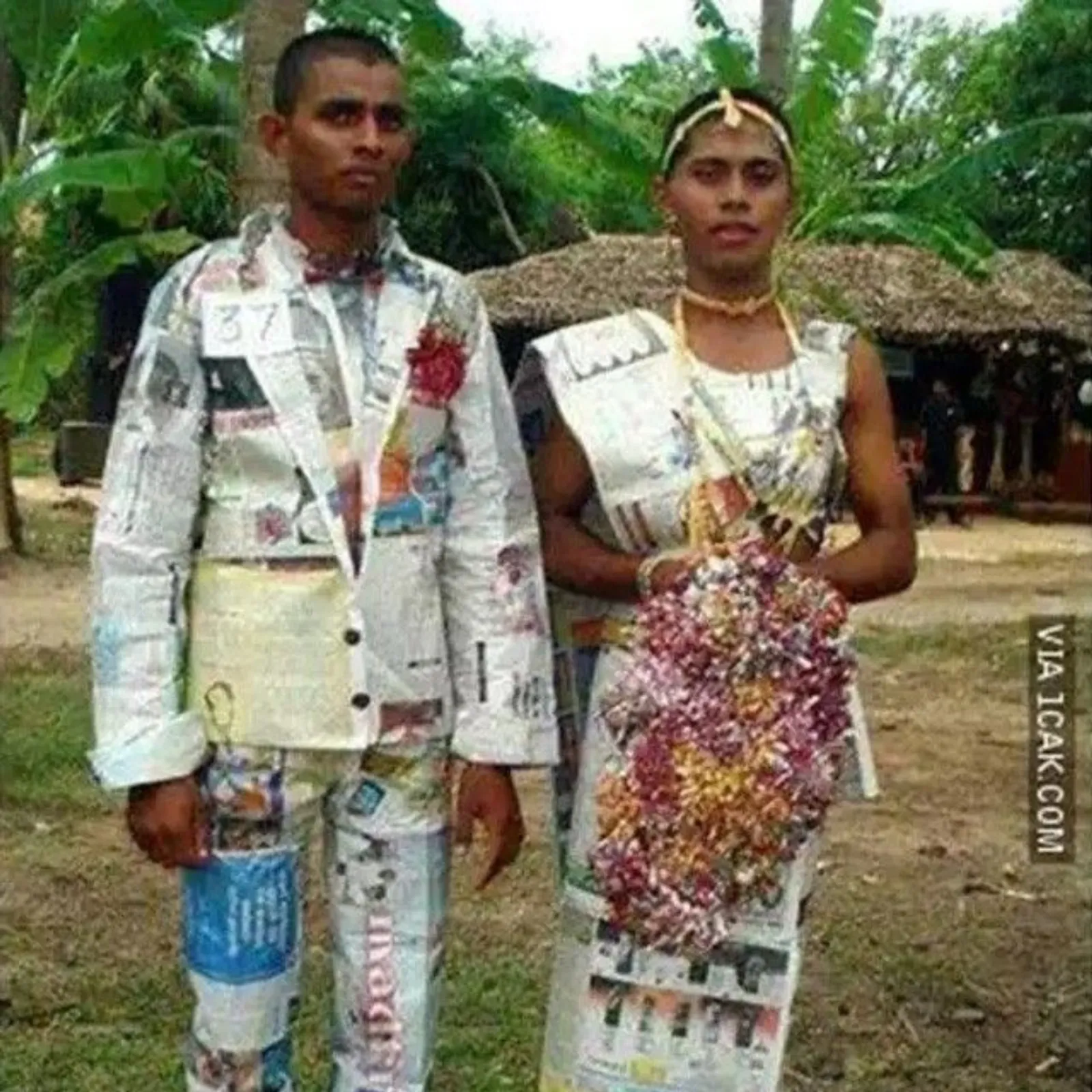 8 Foto Pernikahan dengan Busana Low Budget, Nggak Kehabisan Ide!
