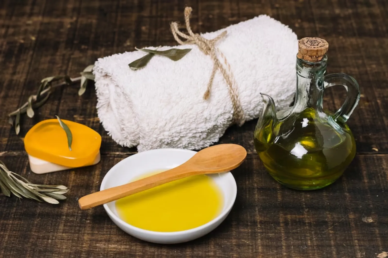 8 Tips Mudah Mengaplikasikan Olive Oil untuk Wajah dan Rambut