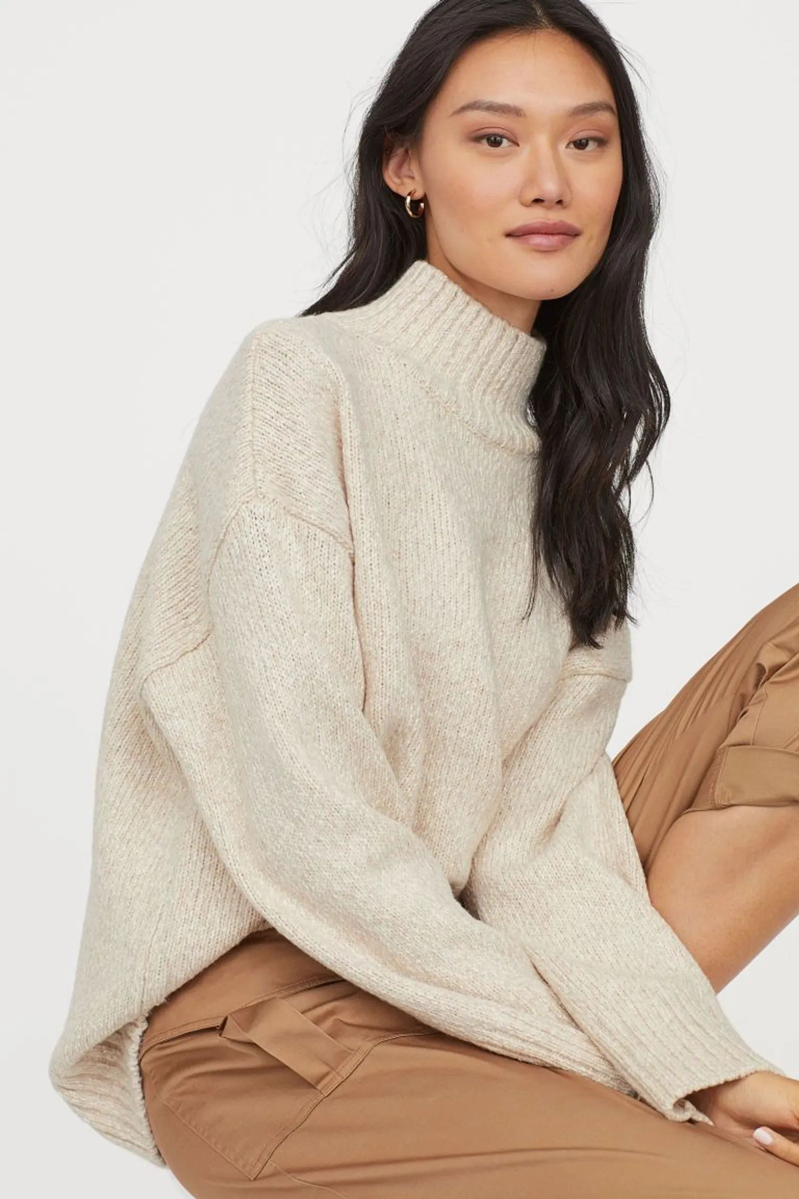 7 Sweater Oversize Bergaya Korea yang Simpel dan Elegan