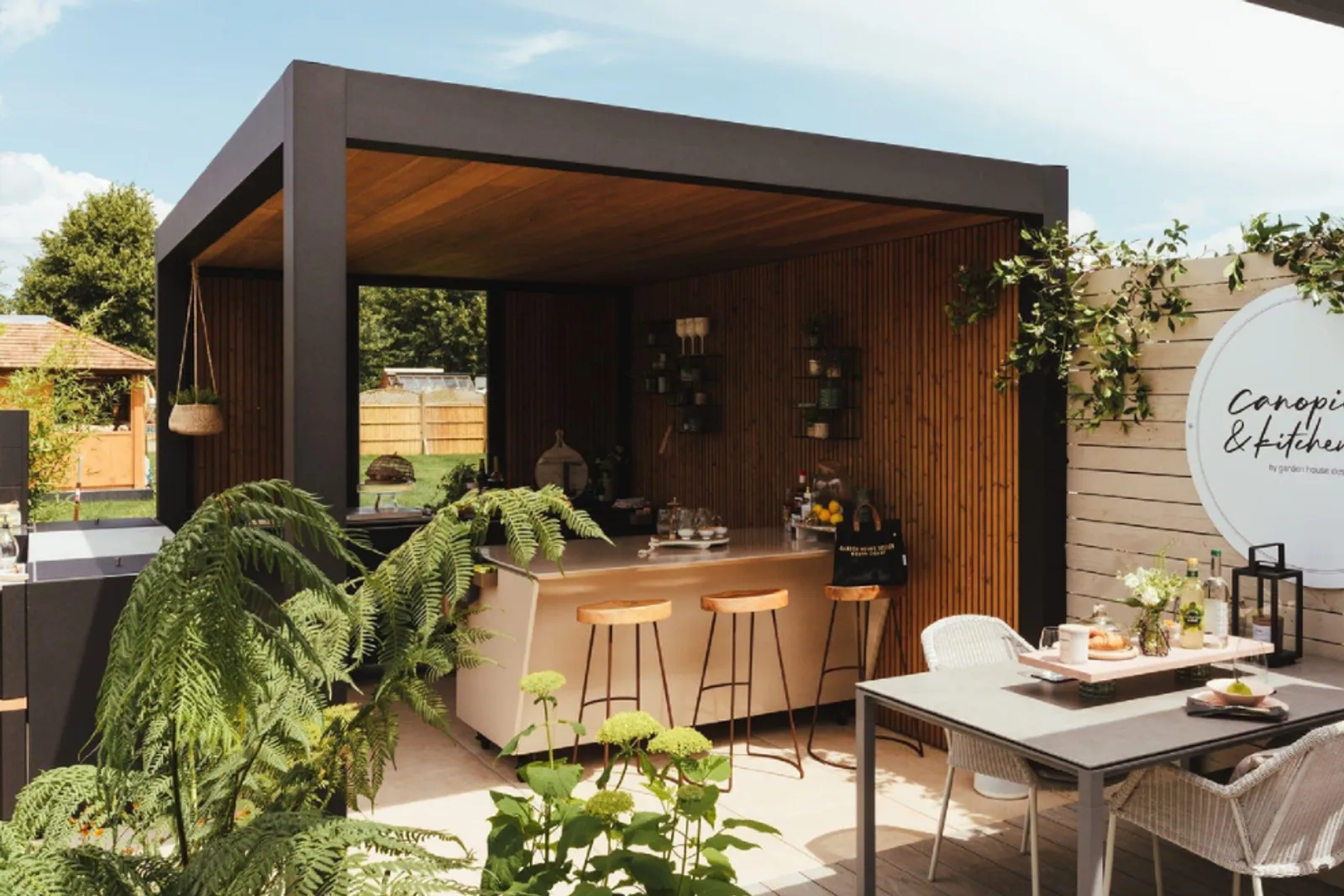 10 Kanopi Minimalis Terbaik untuk Desain Rumah yang Modern