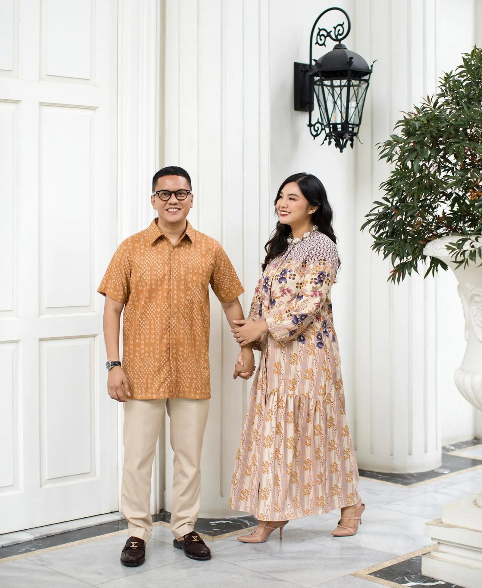 Ide Outfit Couple a La Tiara Pangestika dan Arief Muhammad