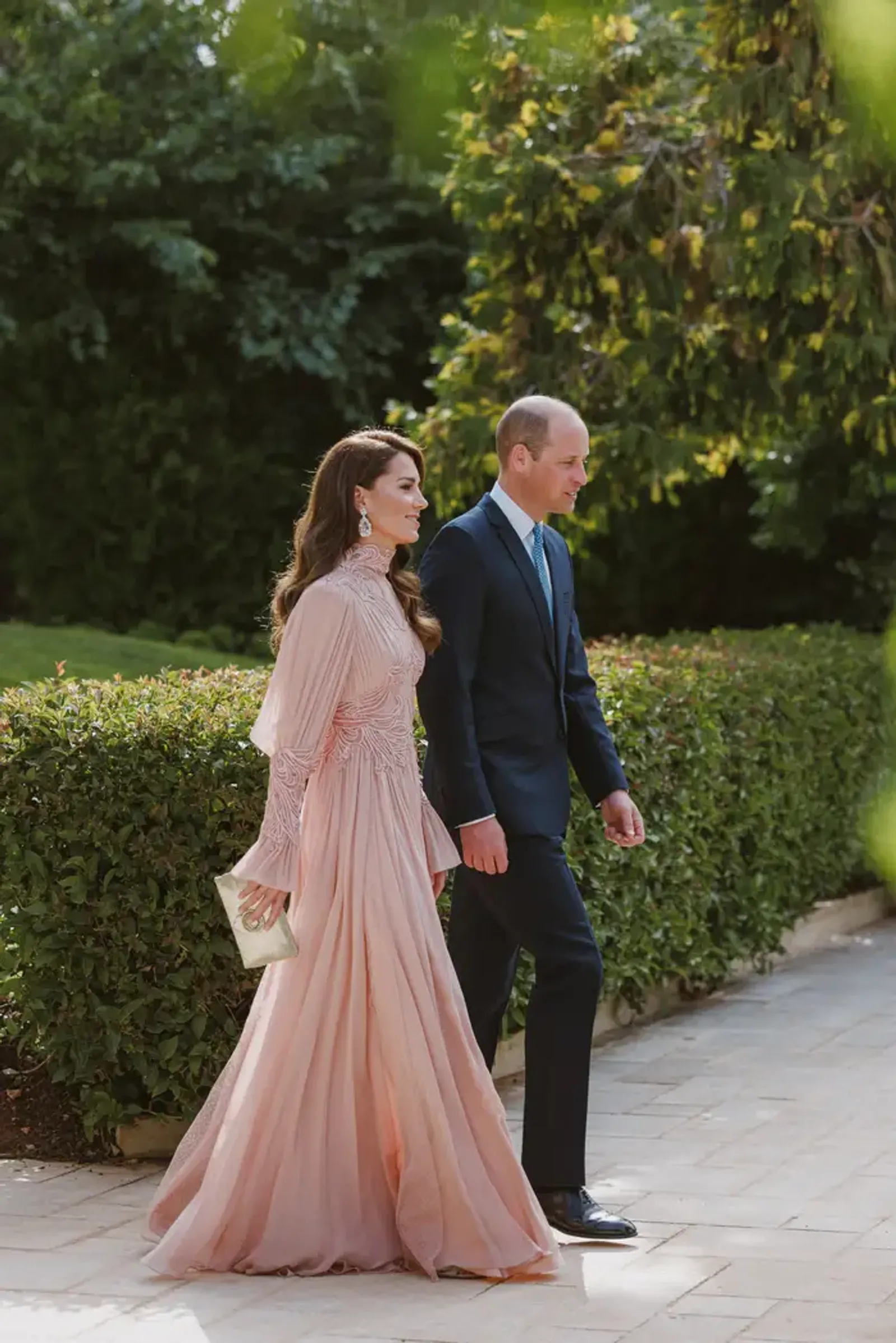 Deretan Gaya Kate Middleton Pakai Outfit Serba Pink