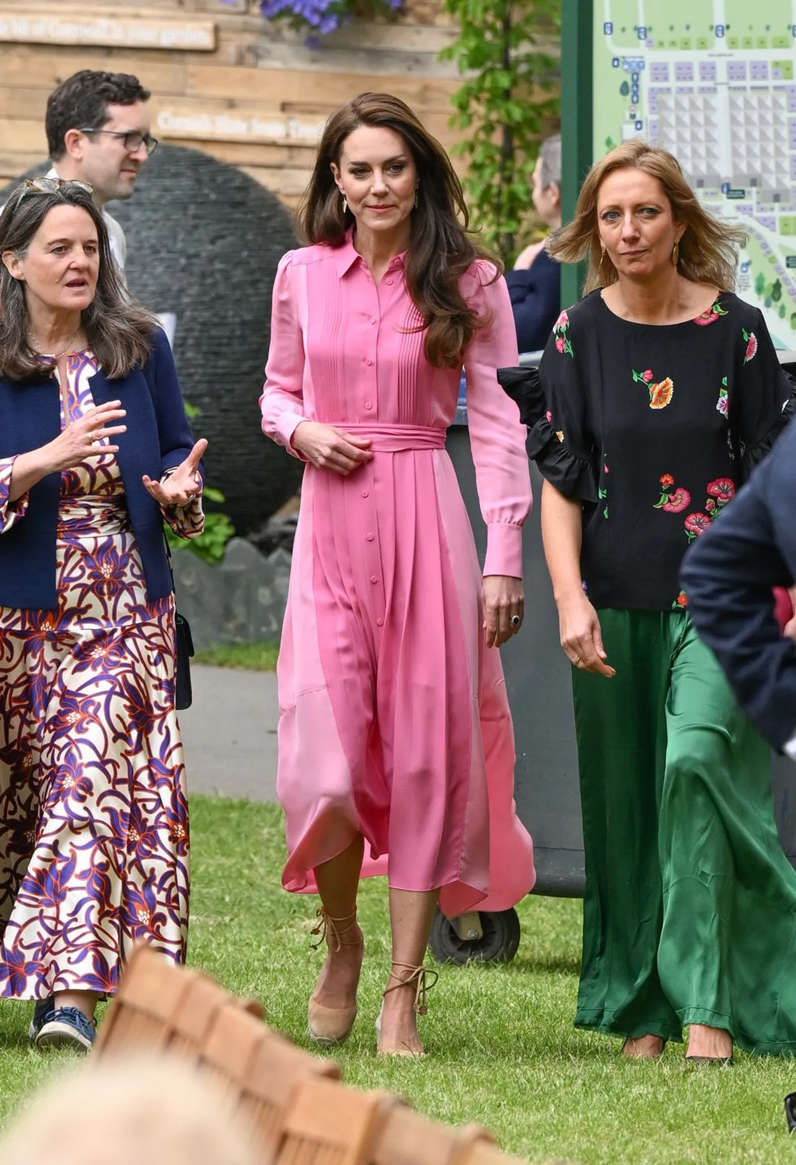 Deretan Gaya Kate Middleton Pakai Outfit Serba Pink