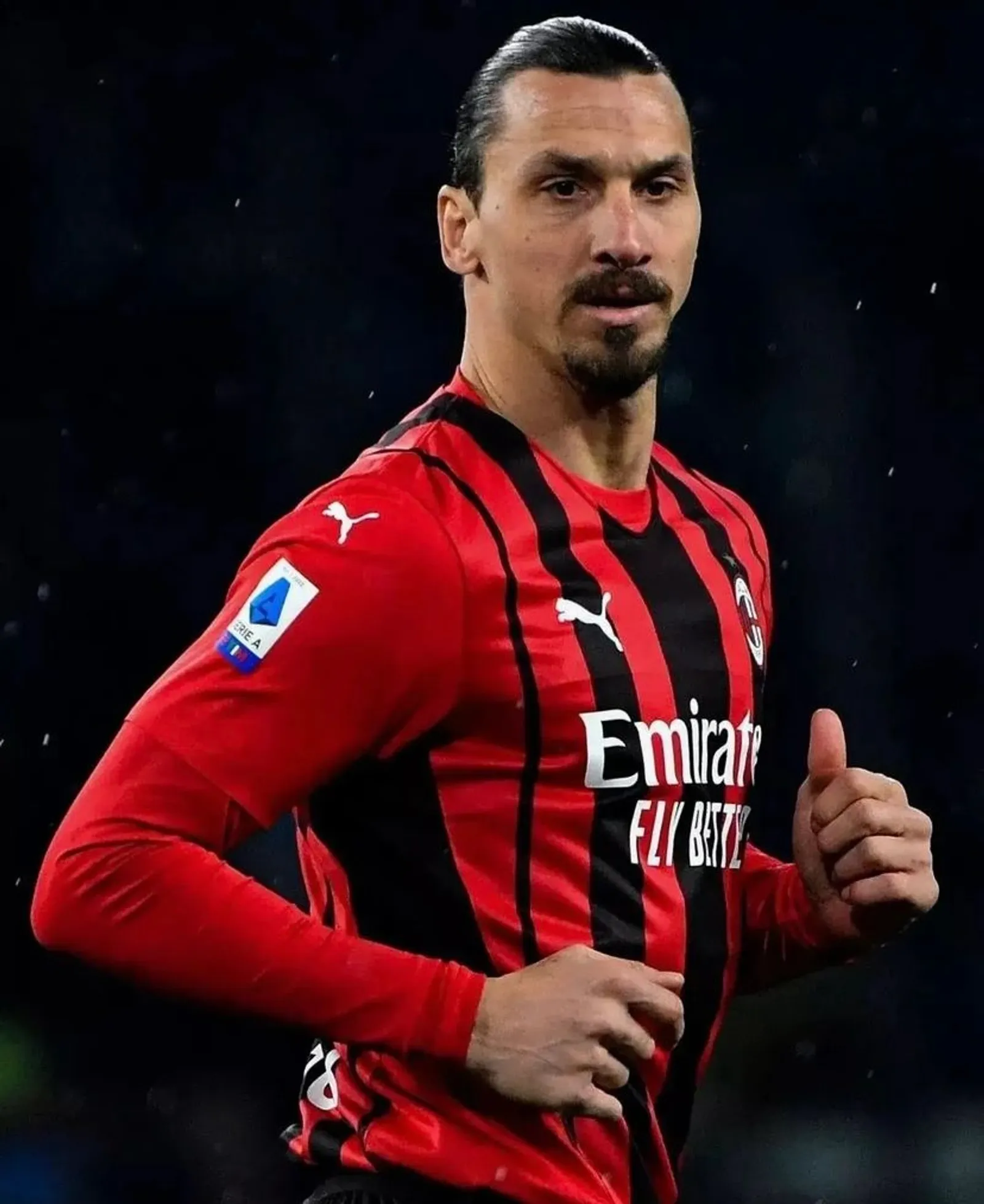 Zlatan Ibrahimovic Menangis Usai Pensiun dari AC Milan