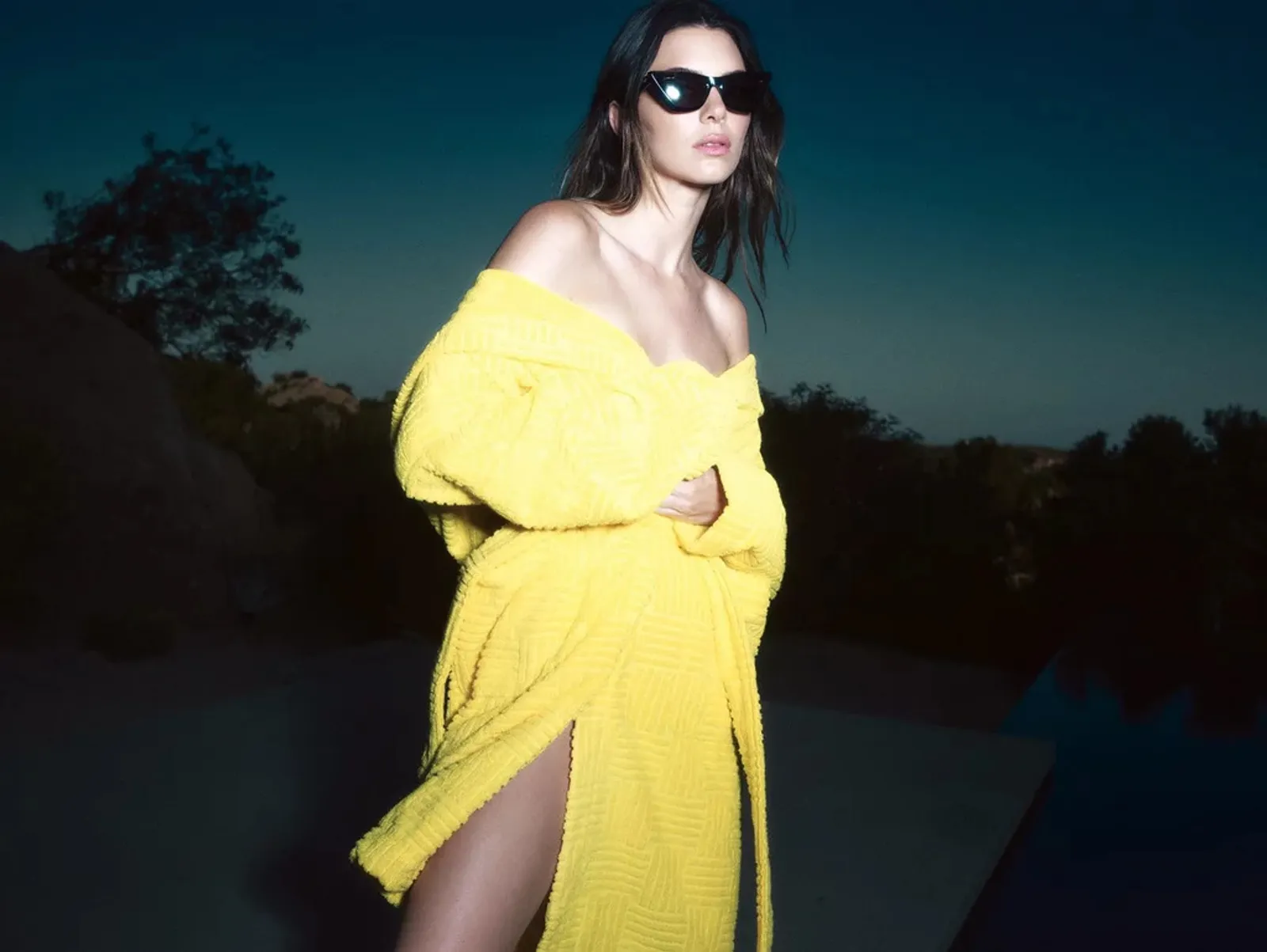 Kendall Jenner Pose dengan Bikini di Kampanye Musim Panas FWRD 2023