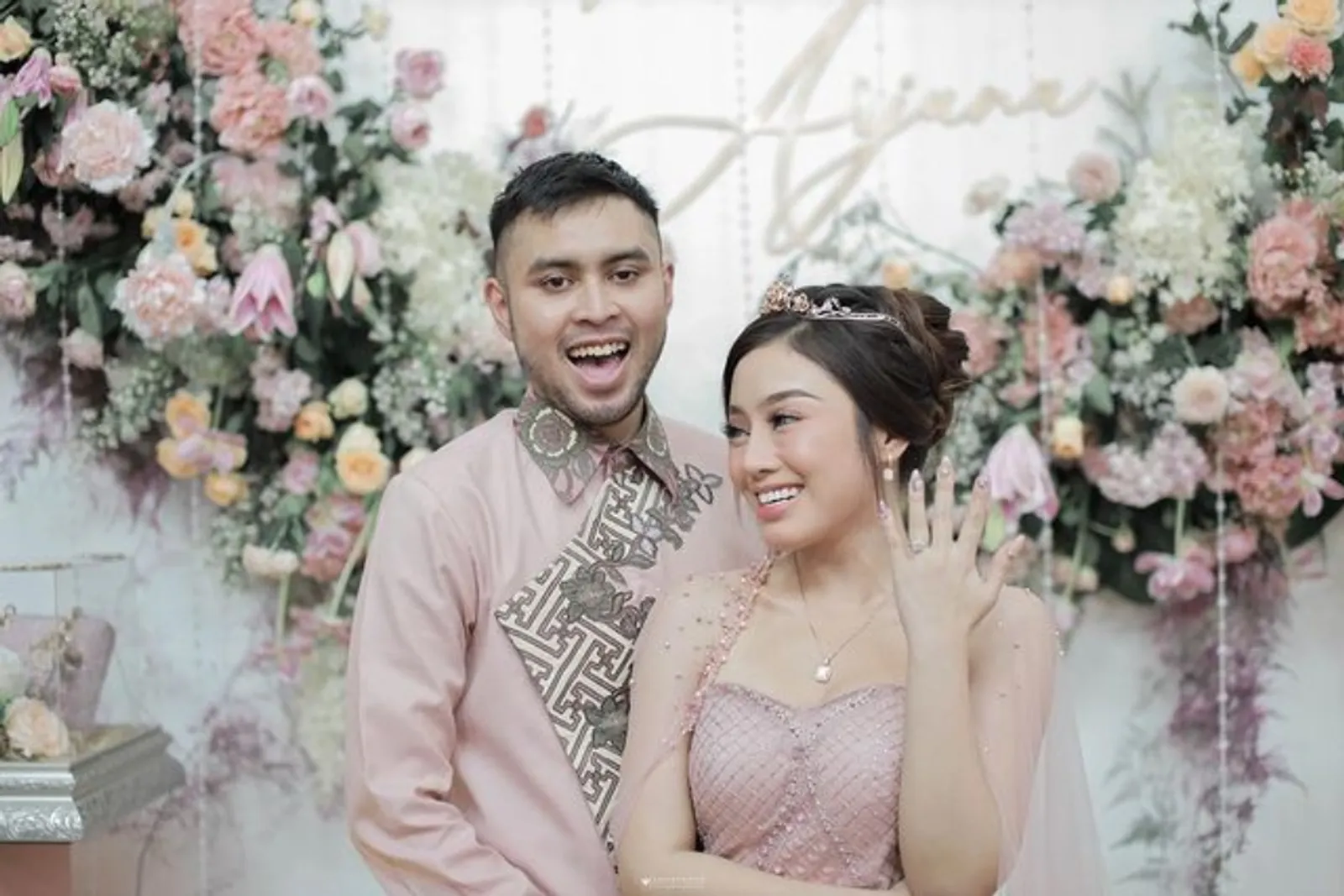 Isu Cerai, 8 Potret Mesra Tasya Revina dan Suami Sebelum Hapus Foto