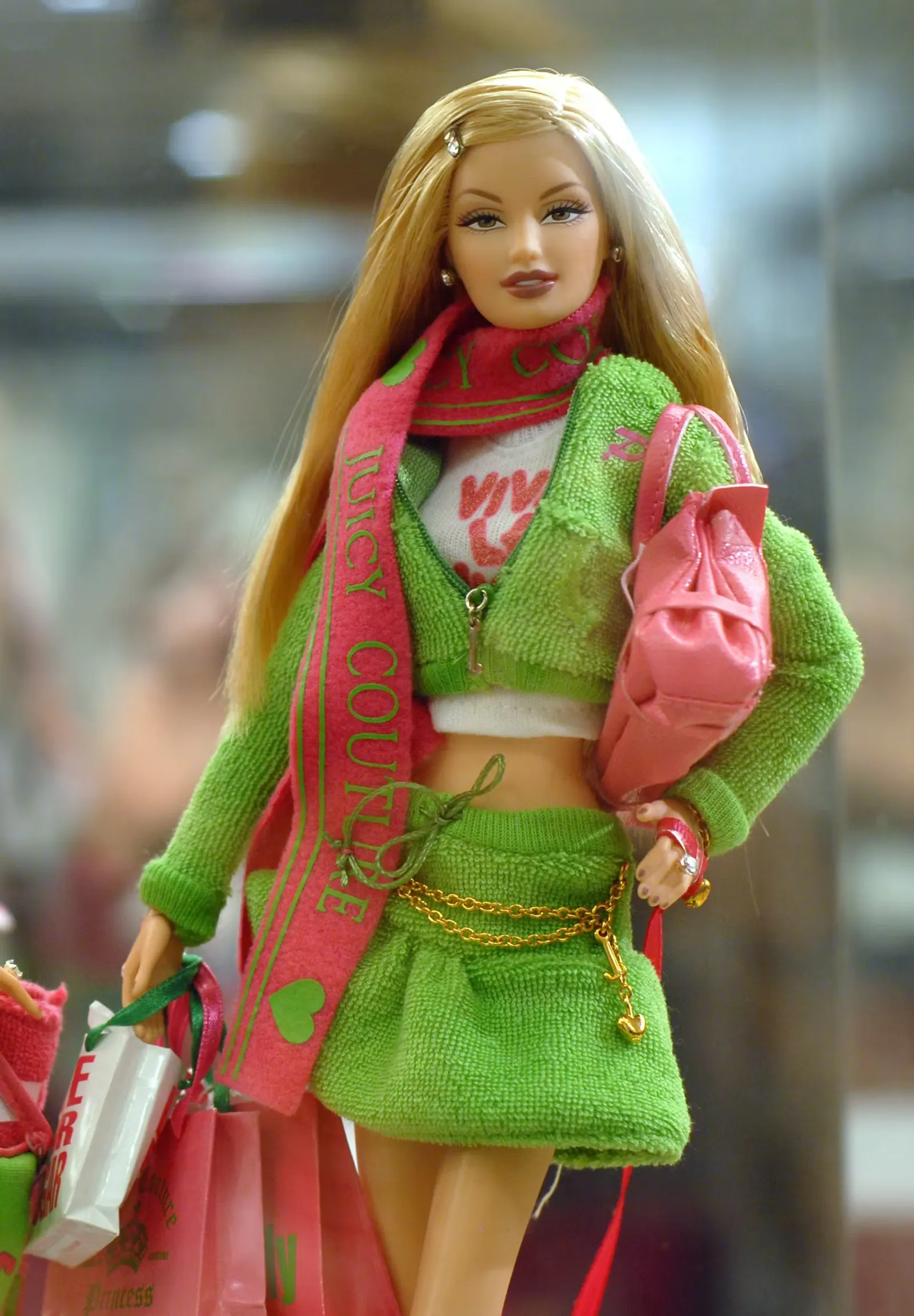 8 Kolaborasi Fashion Terbaik Barbie dari Tahun ke Tahun