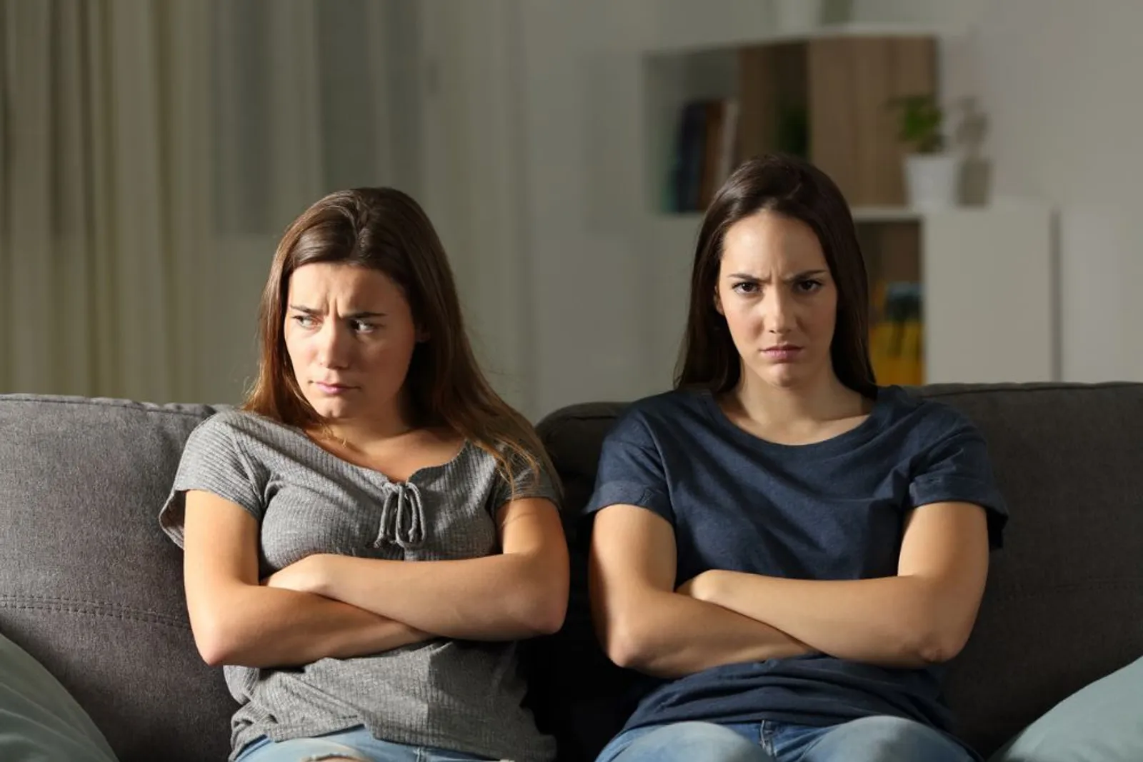 7 Cara Mengatasi Rivalitas dan Persaingan Sibling