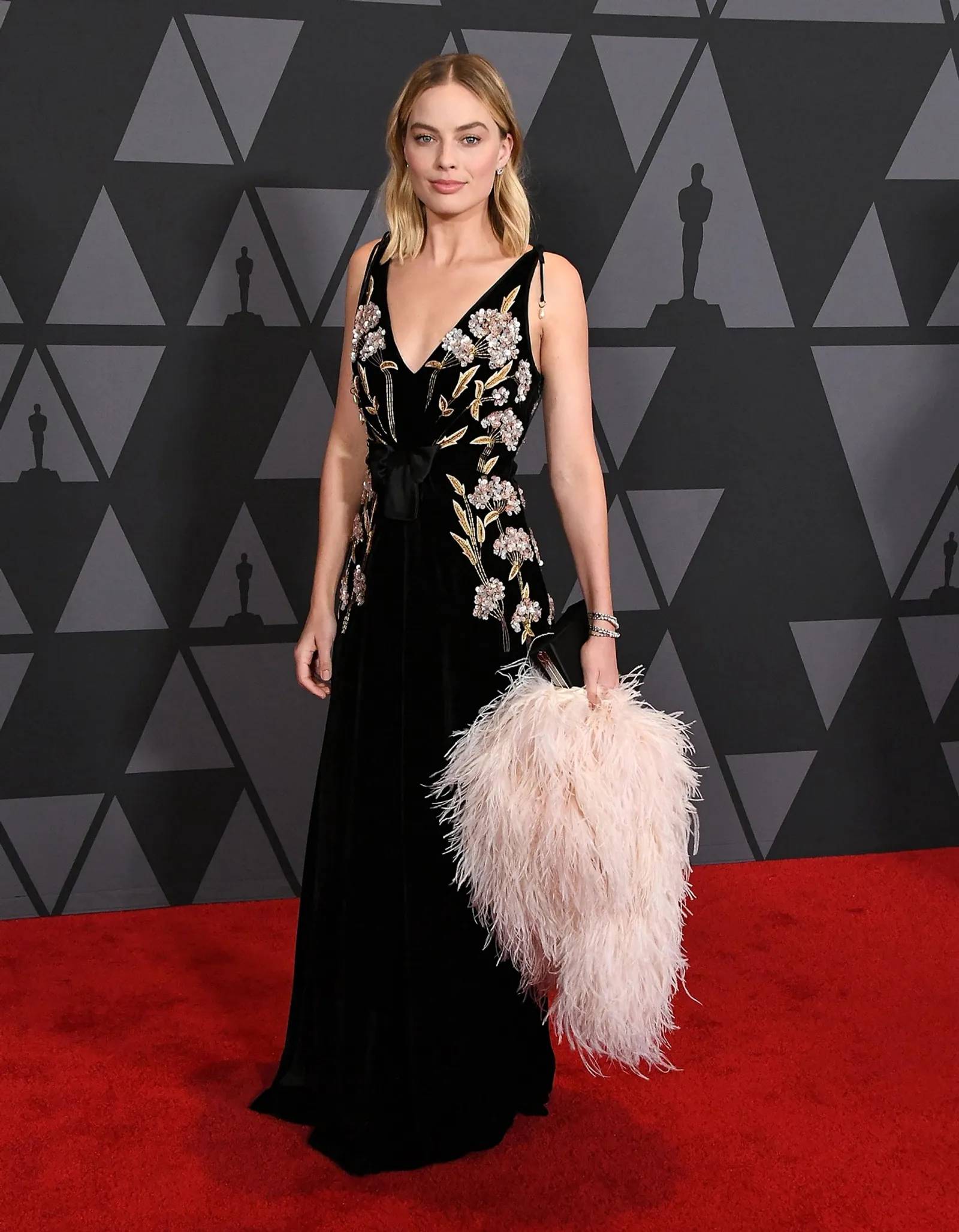 13 Penampilan Red Carpet Terbaik Margot Robbie