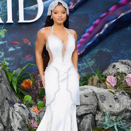 Pesona Halle Bailey, Pancarkan Aura Princess yang Menawan