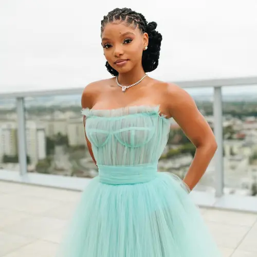 Pesona Halle Bailey, Pancarkan Aura Princess yang Menawan