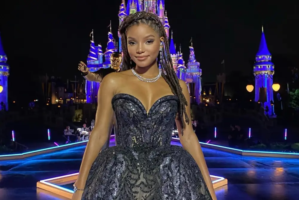 Pesona Halle Bailey, Pancarkan Aura Princess yang Menawan